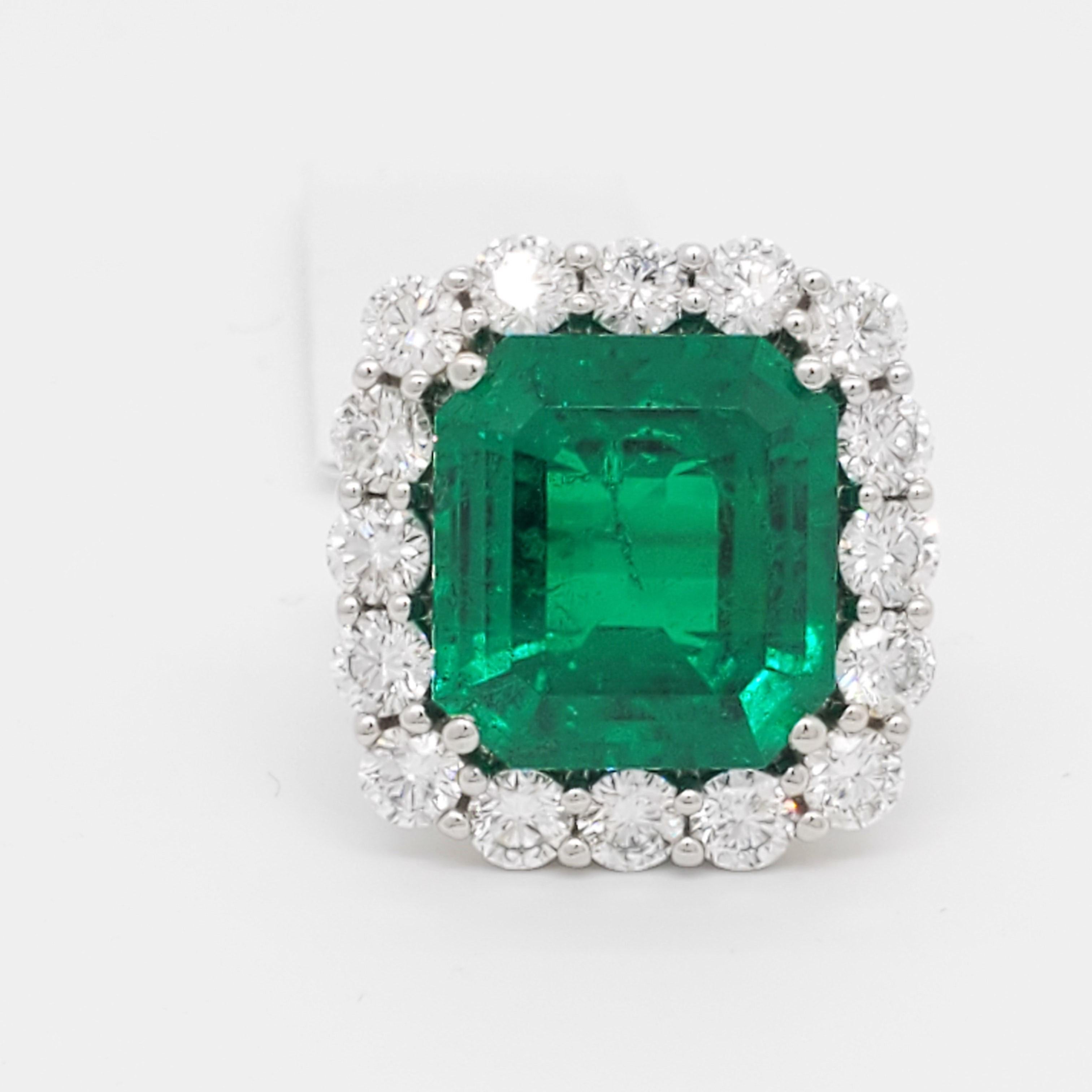 AGL Colombian Emerald and Diamond Cocktail Ring in Platinum In New Condition For Sale In Los Angeles, CA