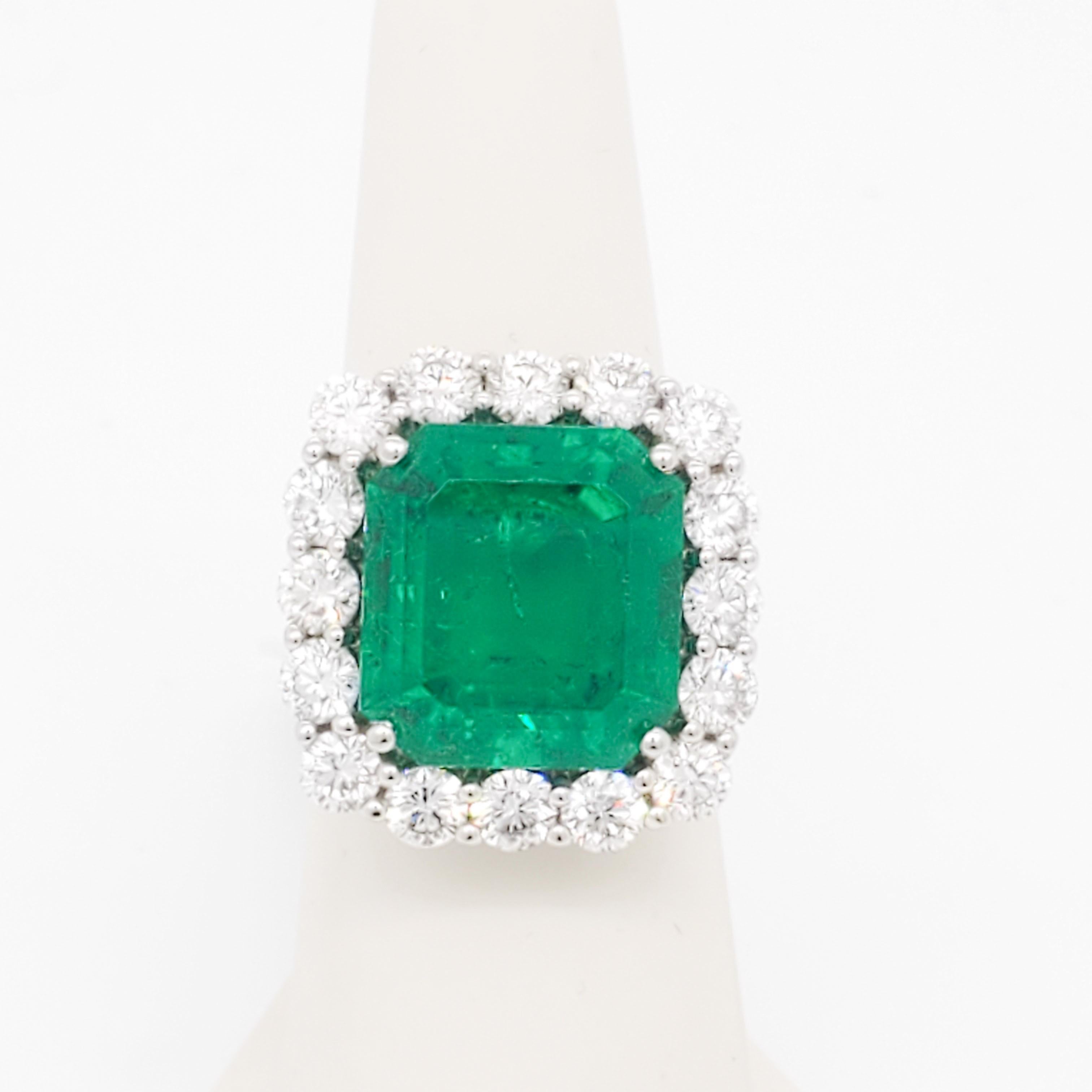 Women's or Men's AGL Colombian Emerald and Diamond Cocktail Ring in Platinum For Sale