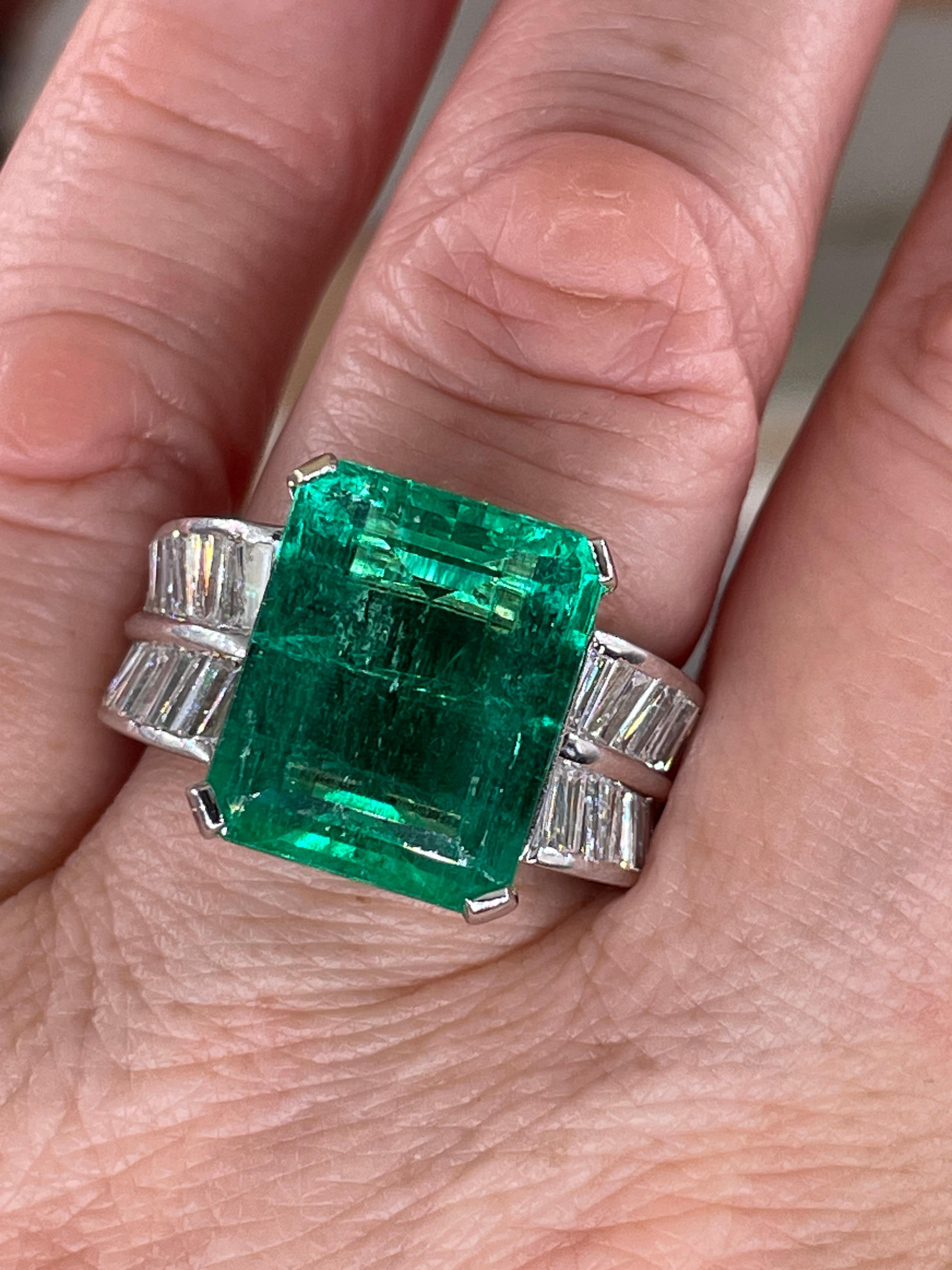 AGL Colombian Green 13.03ctw Emerald & Diamond 18K White Vintage Cocktail Ring For Sale 5