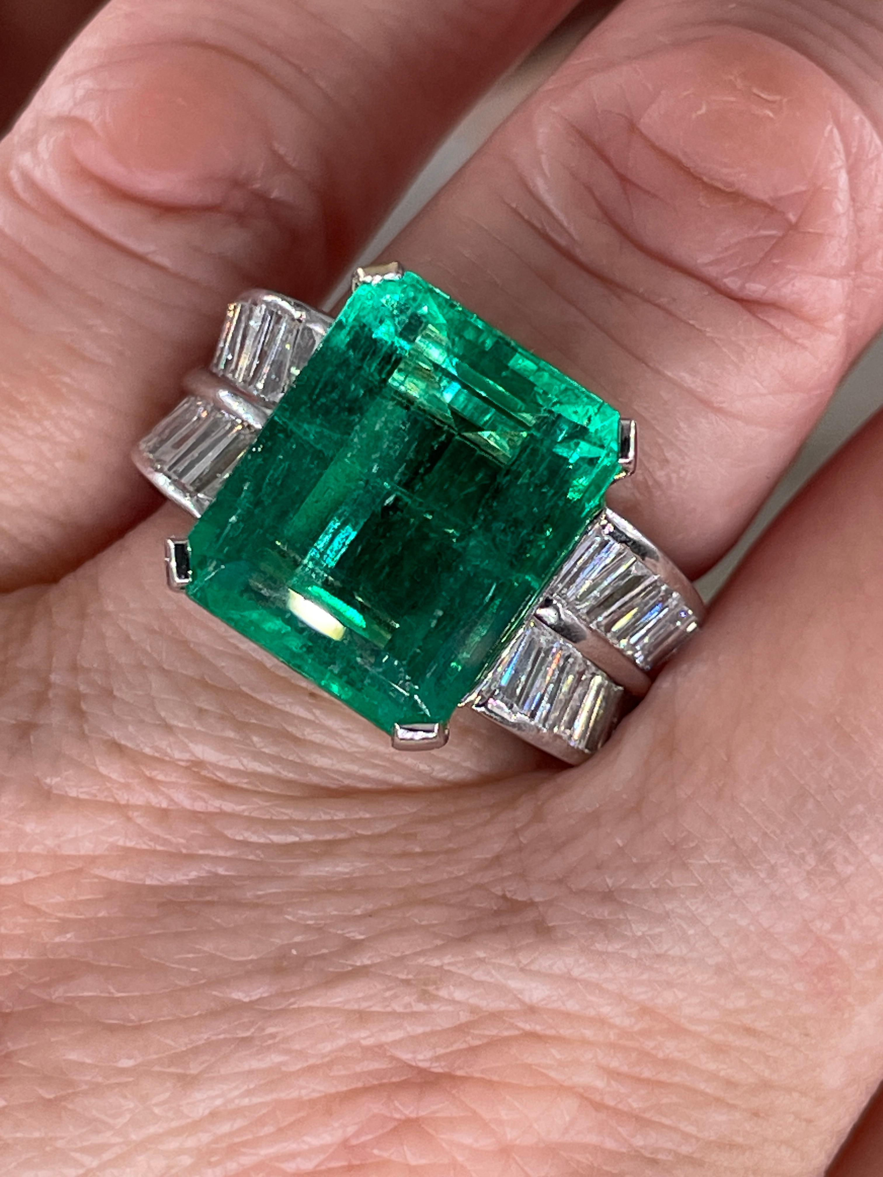 AGL Colombian Green 13.03ctw Emerald & Diamond 18K White Vintage Cocktail Ring For Sale 6