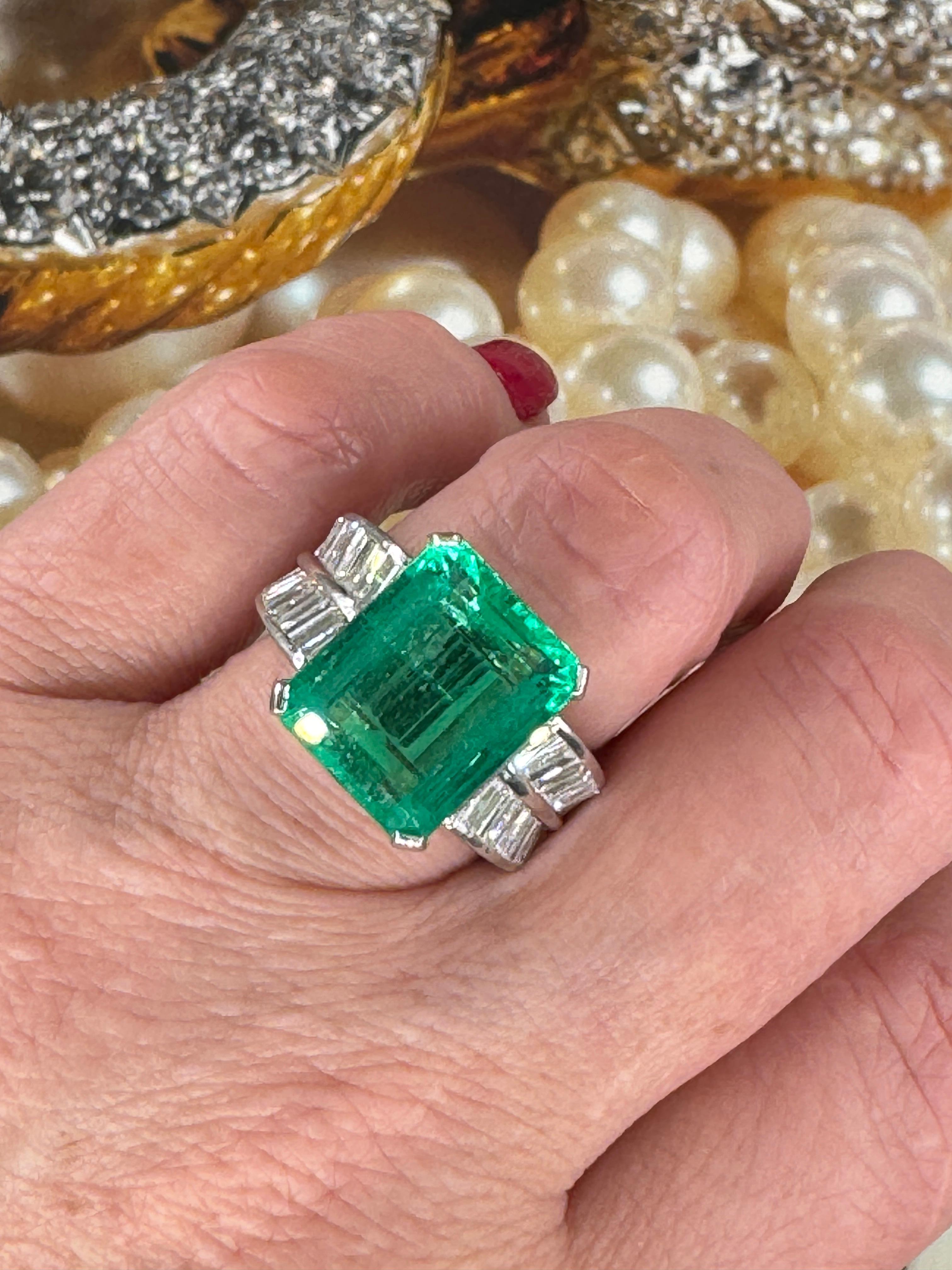 AGL Colombian Green 13.03ctw Emerald & Diamond 18K White Vintage Cocktail Ring For Sale 8