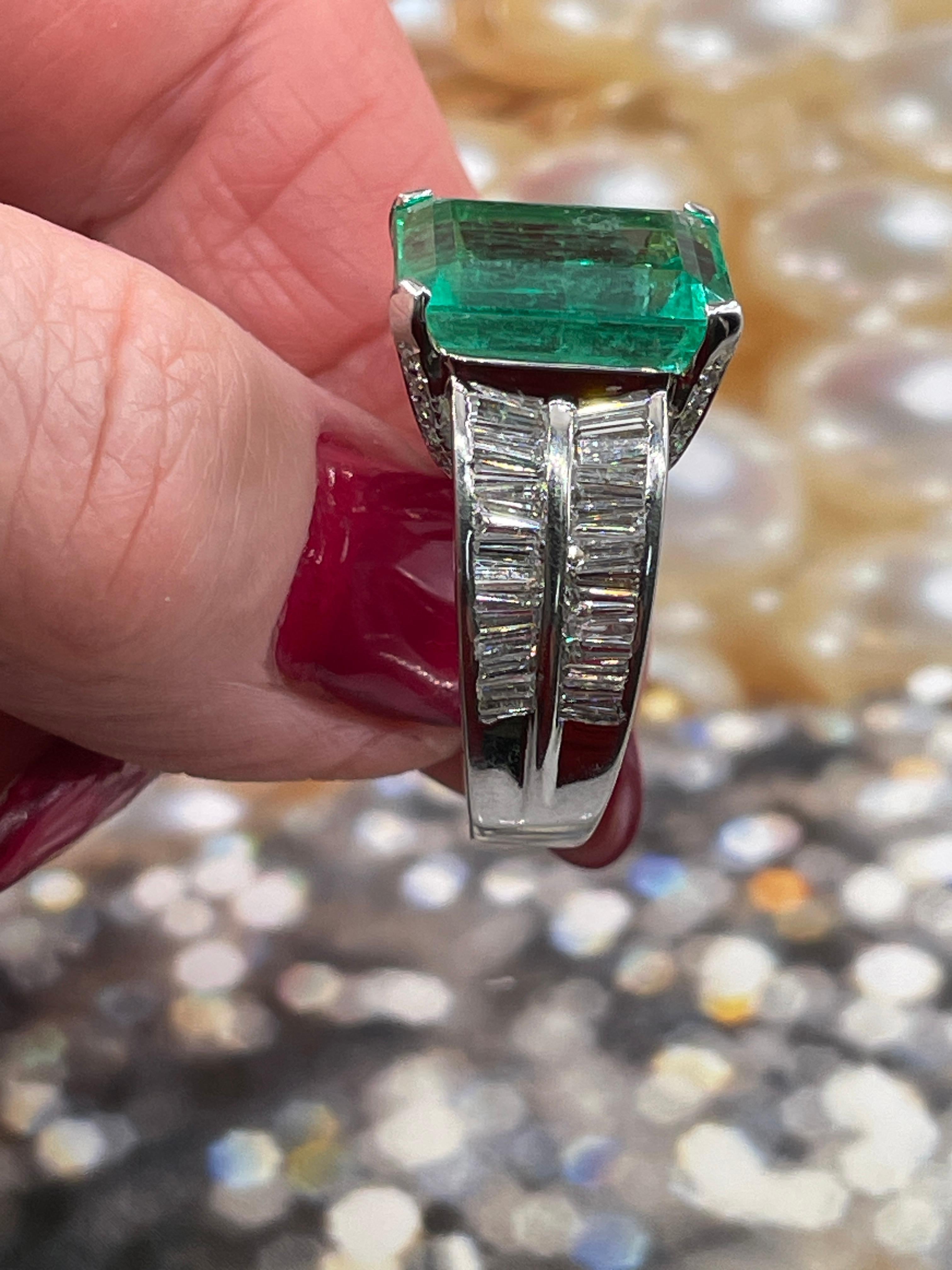 AGL Colombian Green 13.03ctw Emerald & Diamond 18K White Vintage Cocktail Ring For Sale 11