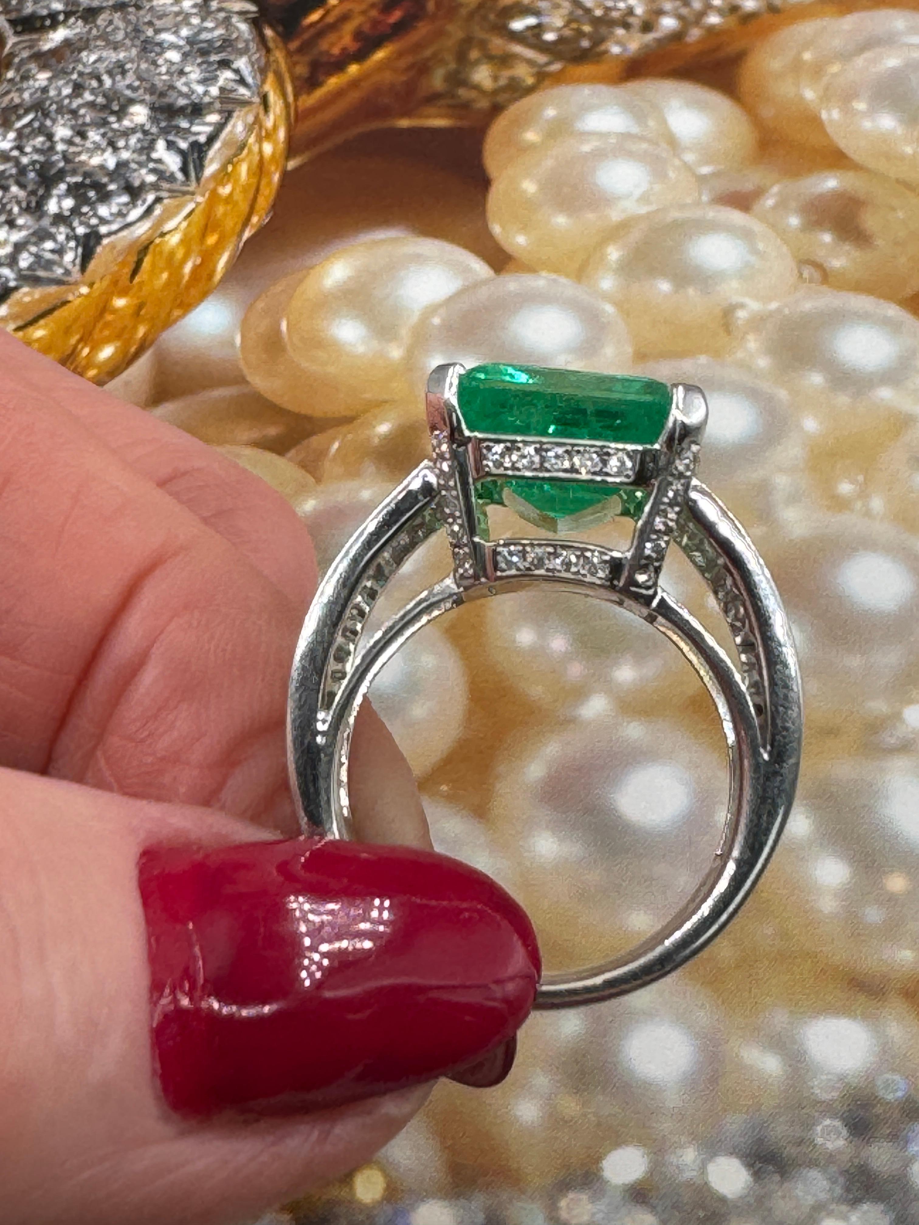 AGL Colombian Green 13.03ctw Emerald & Diamond 18K White Vintage Cocktail Ring For Sale 13