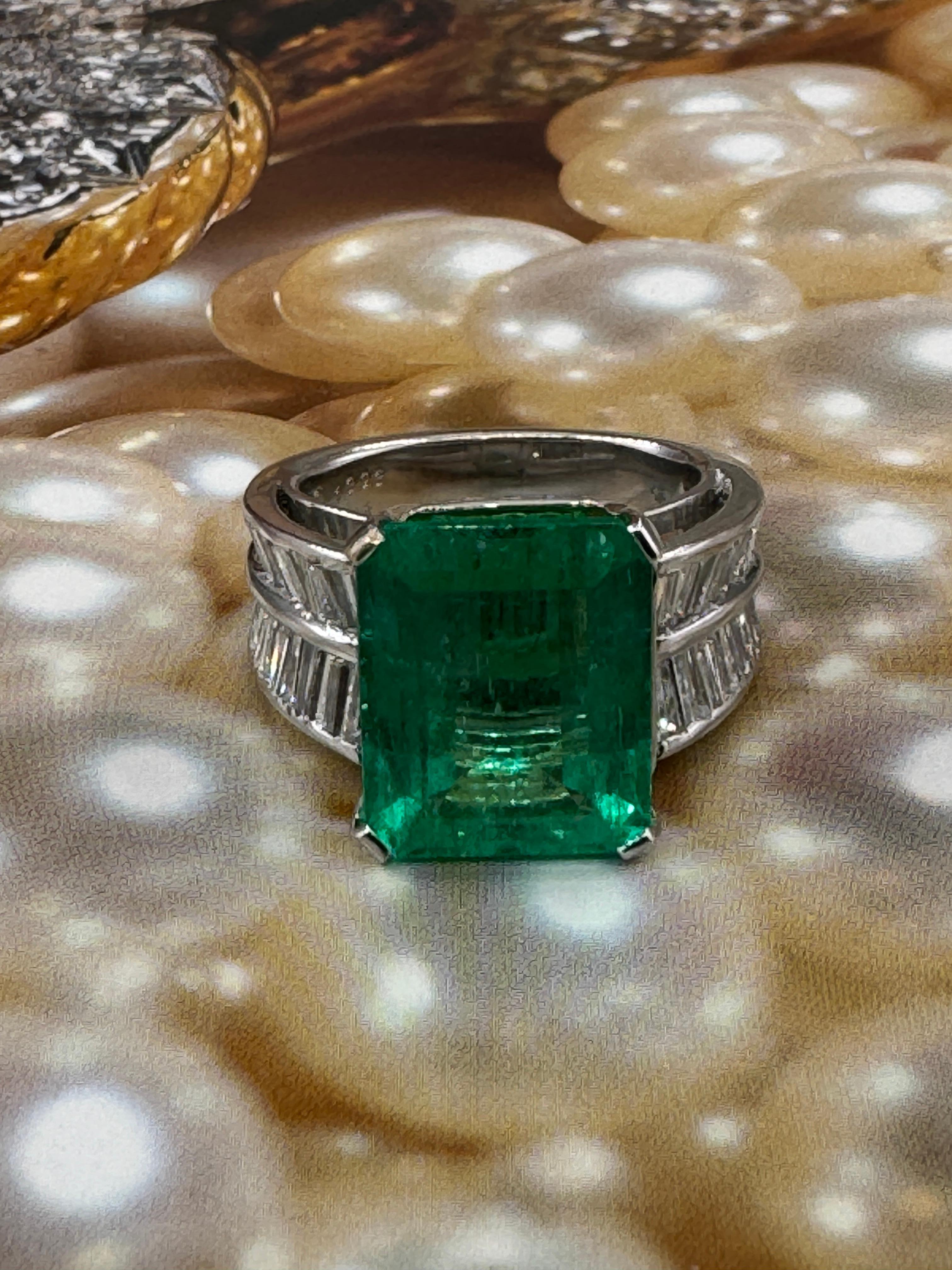 AGL Colombian Green 13.03ctw Emerald & Diamond 18K White Vintage Cocktail Ring For Sale 14