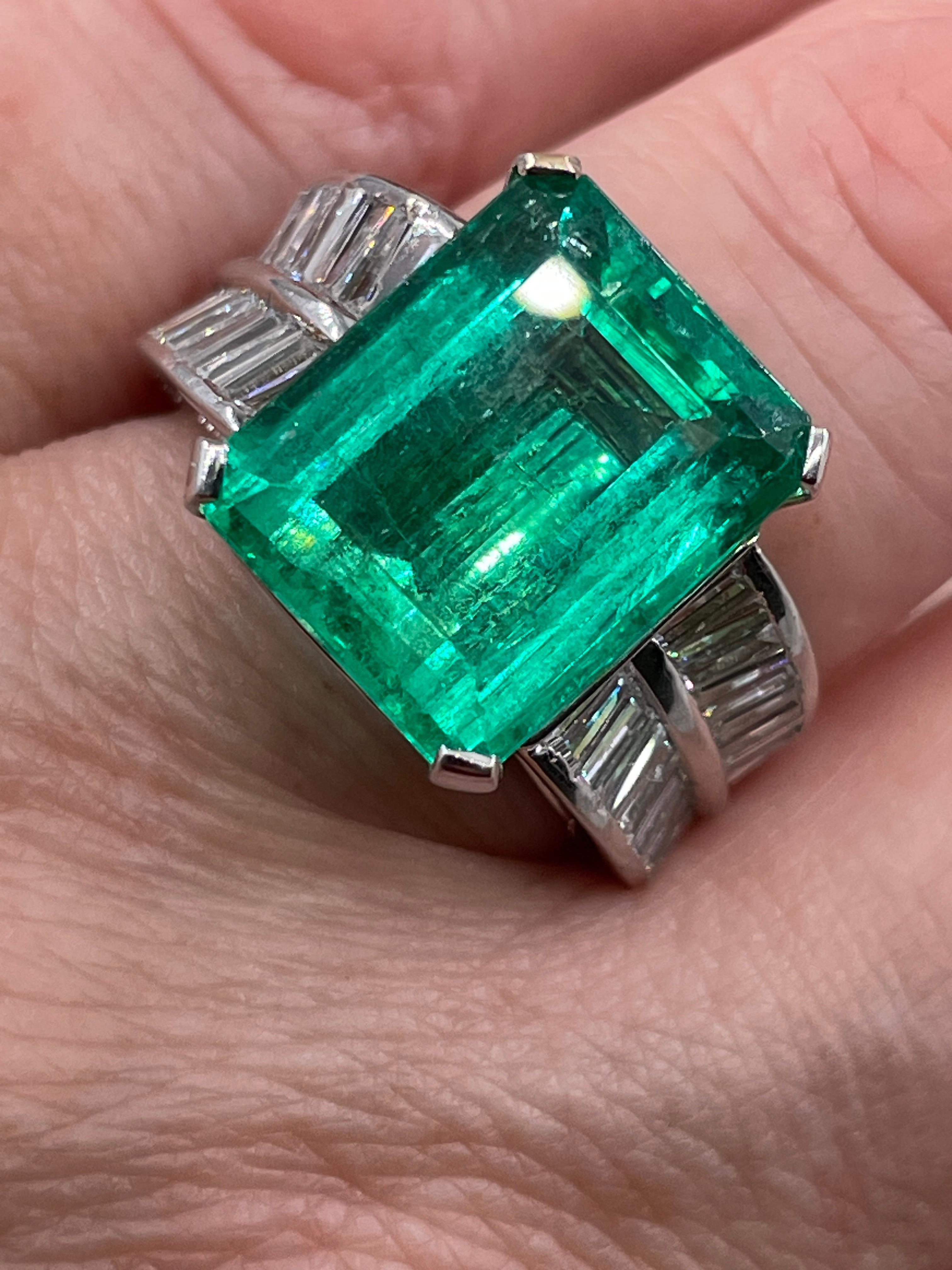 AGL Colombian Green 13.03ctw Emerald & Diamond 18K White Vintage Cocktail Ring For Sale 3