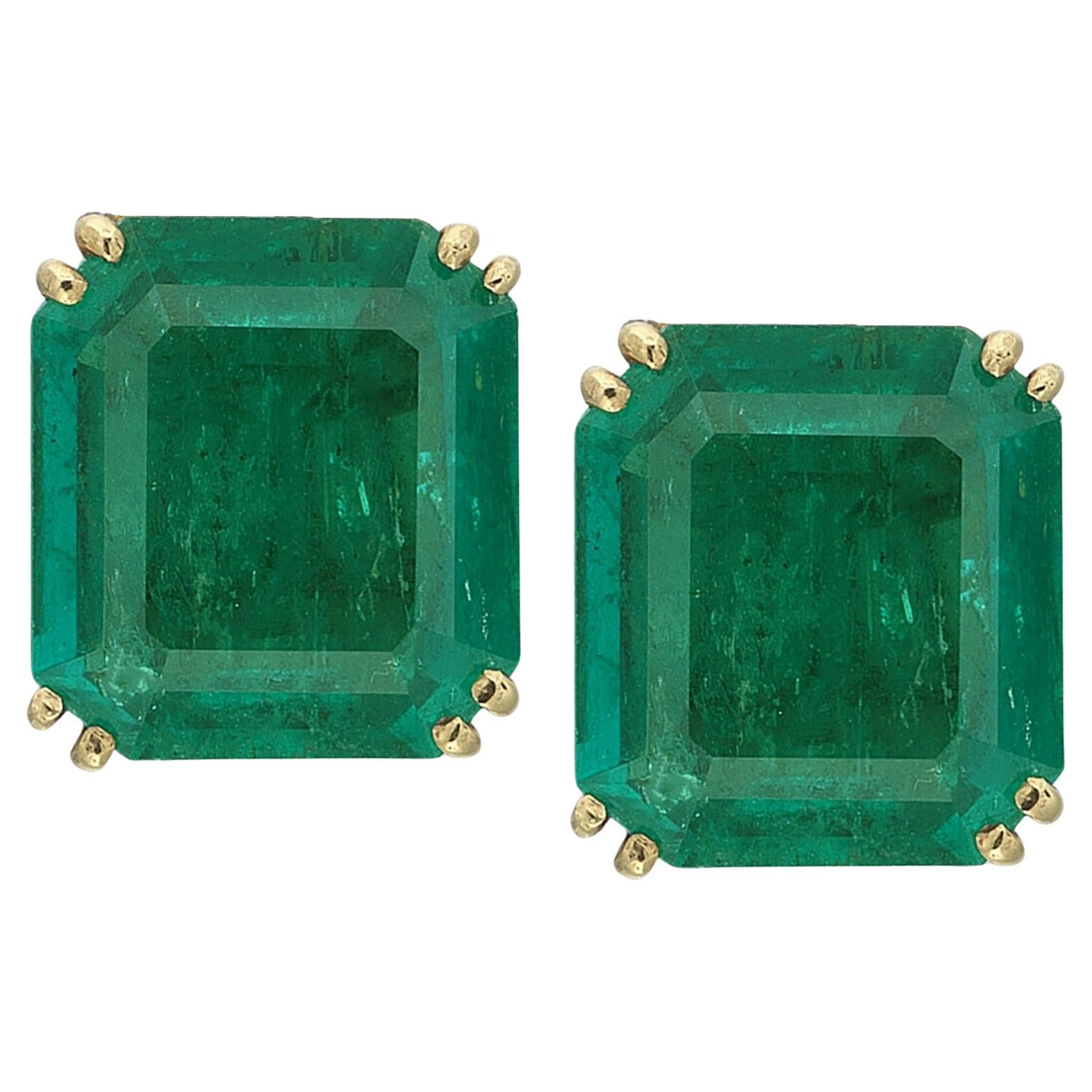 An exquisite pair of 16 carats in total colombian emeralds 
certified by AGL and GRS

Minor oil