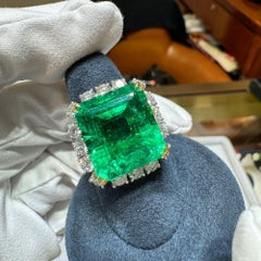AGL GRS Certified 14.36 Carat Colombian Emerald & Diamond 18K Gold Cocktail Ring