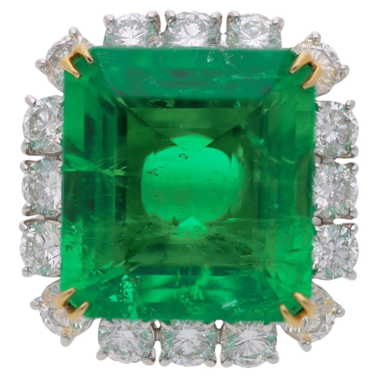 AGL GRS Certified 14.36 Carat Colombian Emerald & Diamond 18K Gold Cocktail Ring en vente