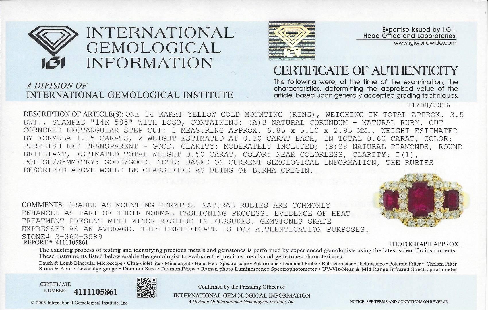 AGL & IGI zertifizierter 1,75 Karat Diamantring mit drei Steinen aus Gold mit Burma-Rubin im Angebot 1