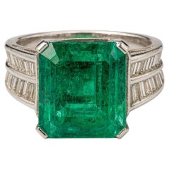 AGL Important 18K White Gold Minor Oil Colombian Emerald & Diamond Ring