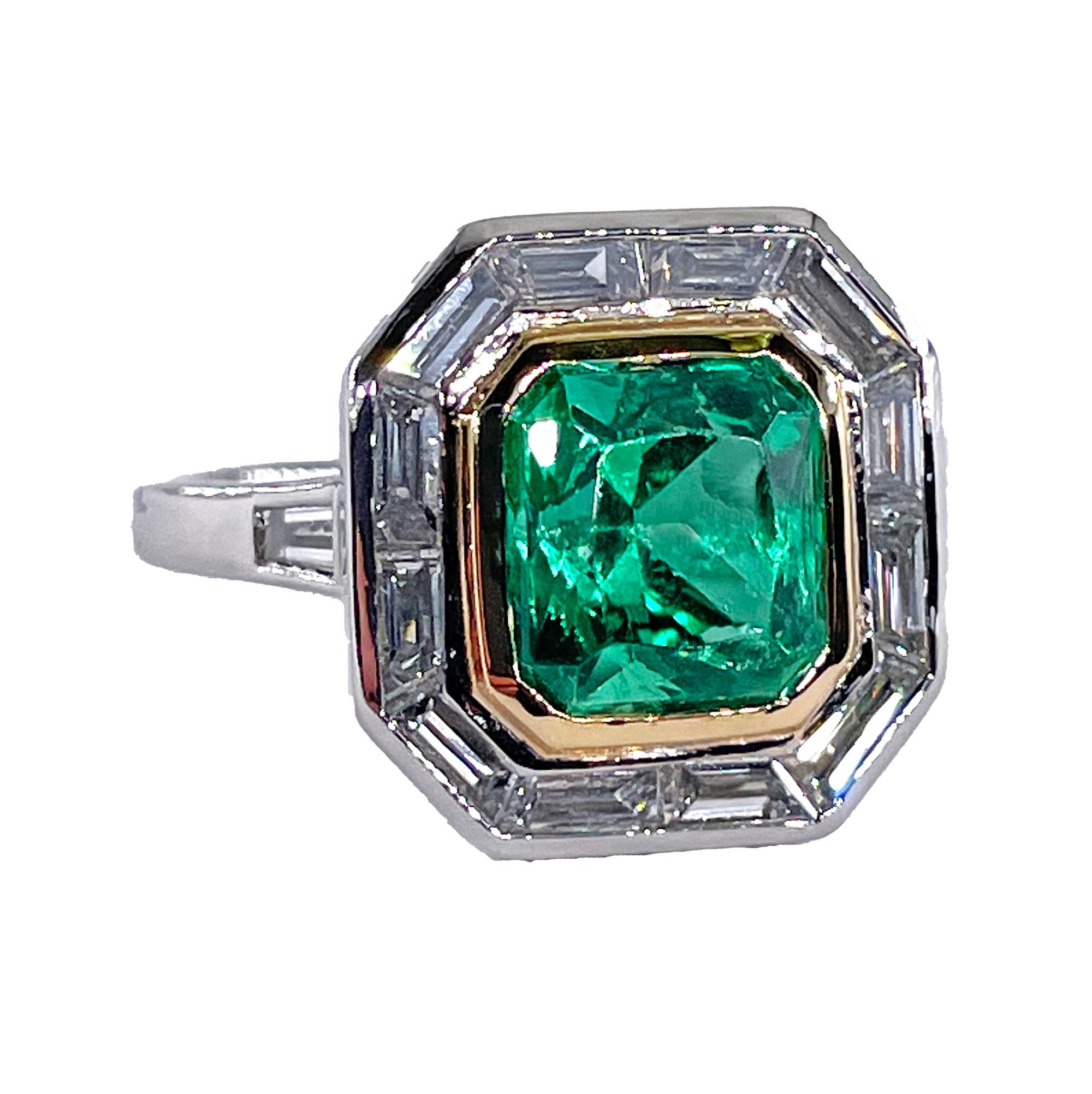 Modern  AGL Insignificant VVS 4.66ctw Natural Green Emerald Diamond Platinum 18k Ring For Sale