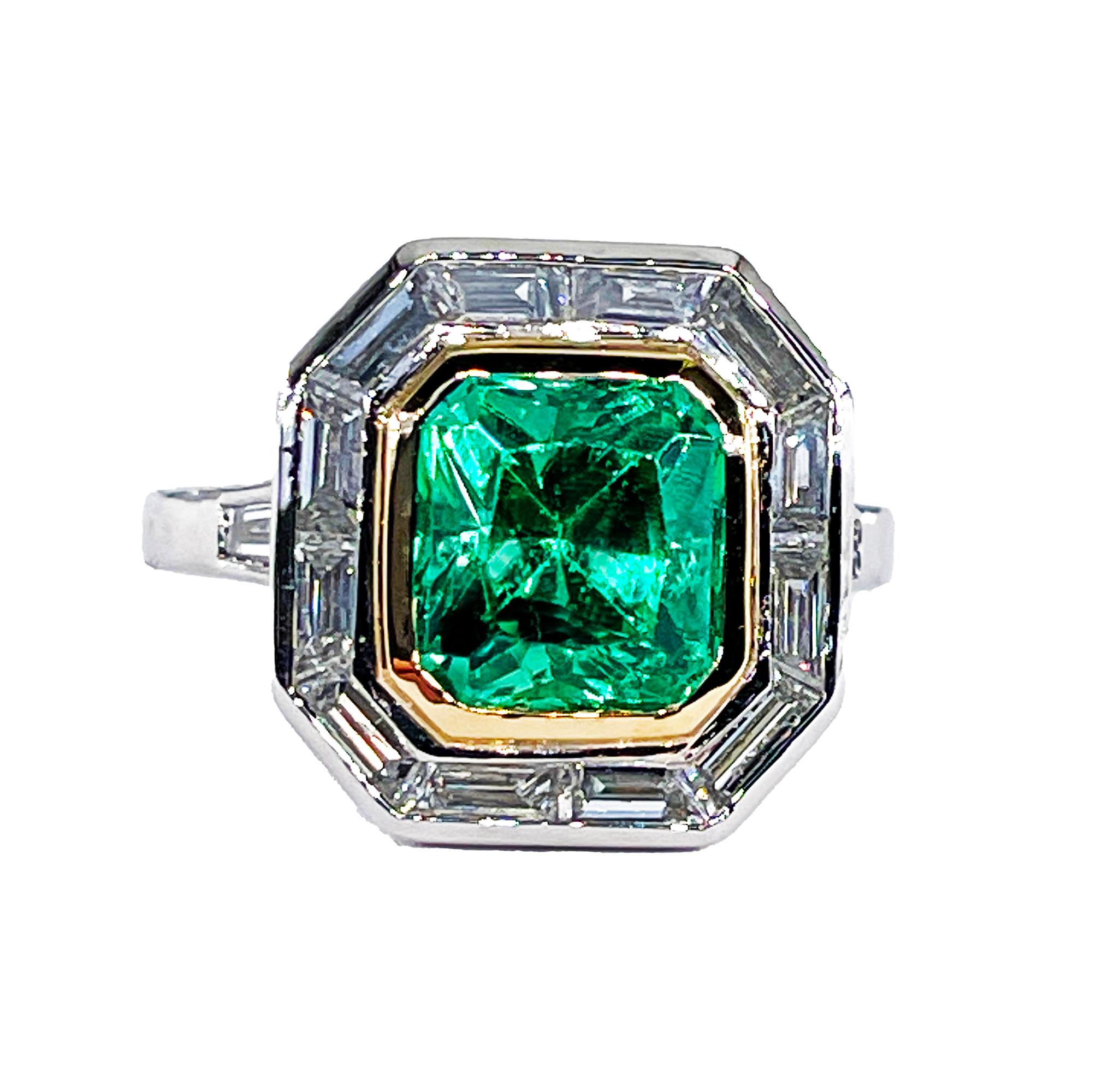  AGL Insignificant VVS 4.66ctw Natural Green Emerald Diamond Platinum 18k Ring In Excellent Condition For Sale In New York, NY