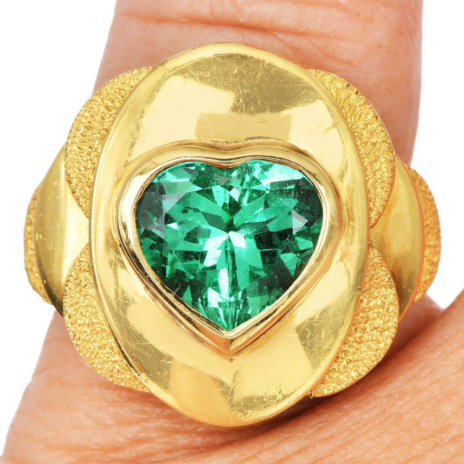 AGL Minor-Oil Heart Colombian 3.00carat Emerald 18K Gold Ring For Sale 4