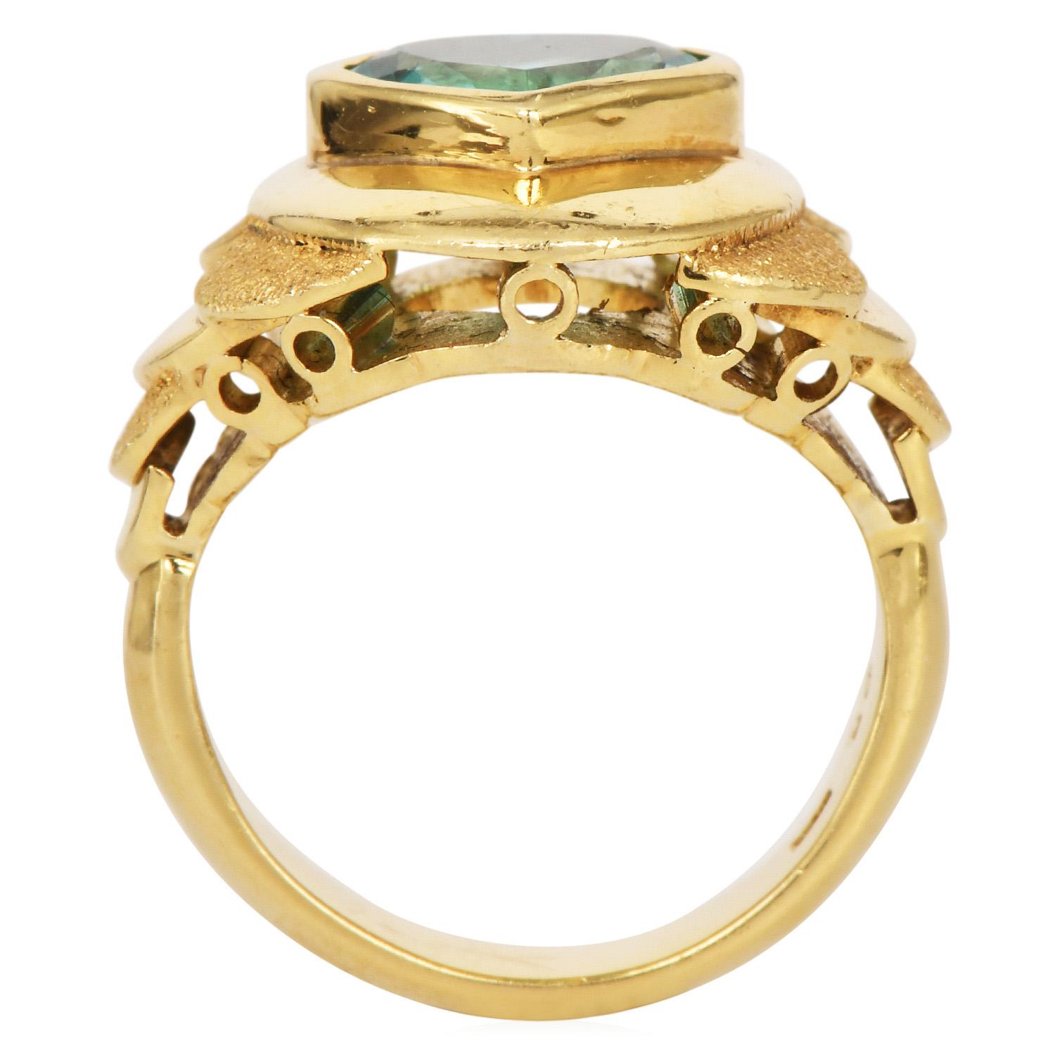 AGL Minor-Oil Heart Colombian 3.00carat Emerald 18K Gold Ring For Sale 3