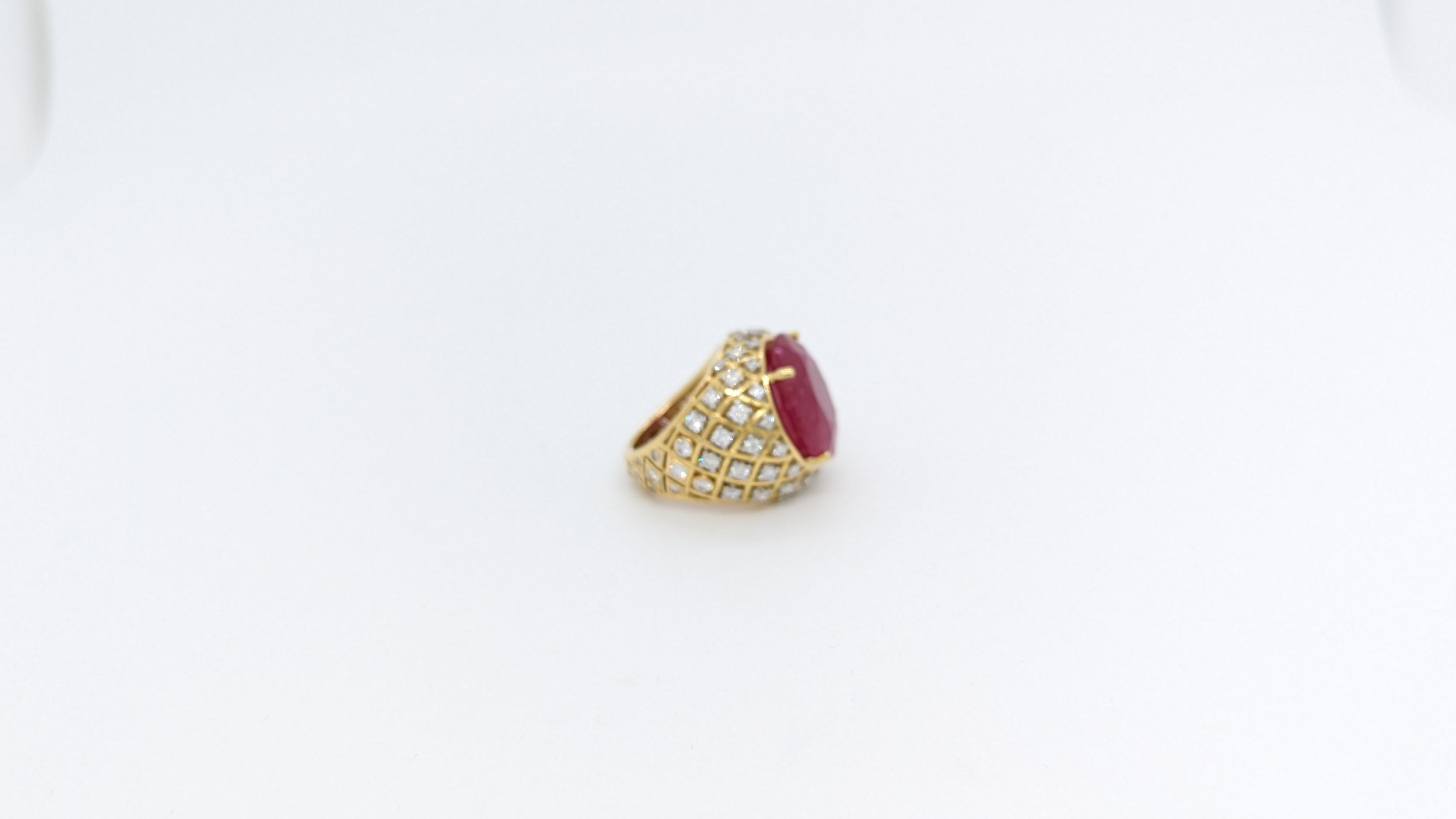 AGL Mozambique Ruby and White Diamond Cocktail Ring in 18k Yellow Gold For Sale 1