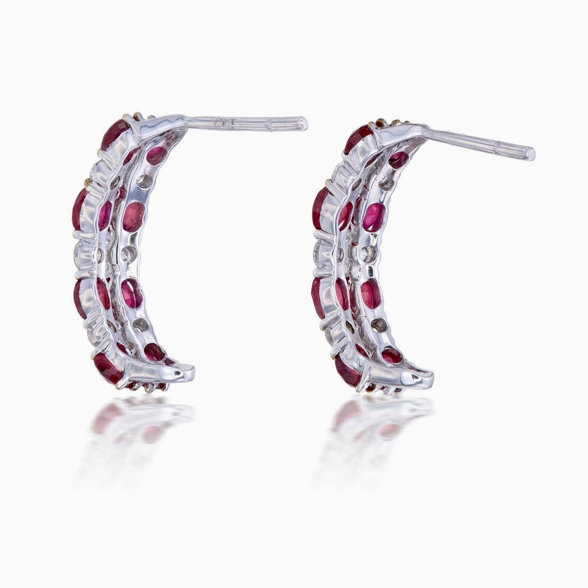 AGL Thai Certified 2.65 Carat Pigeon Blood Ruby and Diamond Earrings in 18K Gold In New Condition For Sale In Bangkok, TH