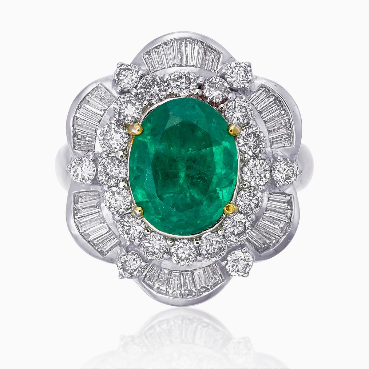 AGL Thai Certified 4.00 Carats Ethiopian Emerald Ring with Diamonds in 18 Karat In New Condition For Sale In Bangkok, TH