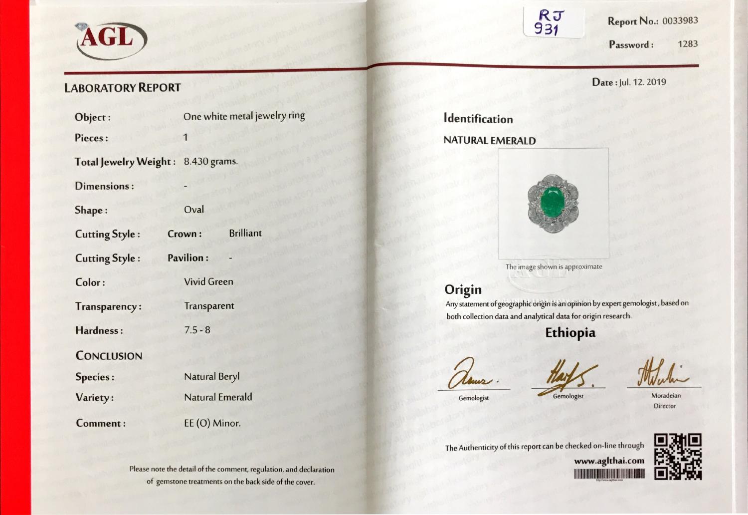 Women's AGL Thai Certified 4.00 Carats Ethiopian Emerald Ring with Diamonds in 18 Karat For Sale