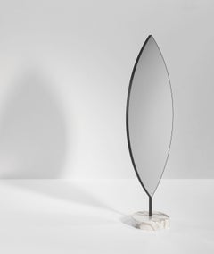 Specchio da terra scultoreo Aglaia, design contemporaneo, Made in Italy
