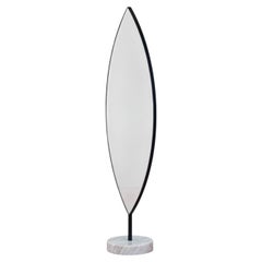 Specchio da terra scultoreo Aglaia, design contemporaneo, Made in Italy