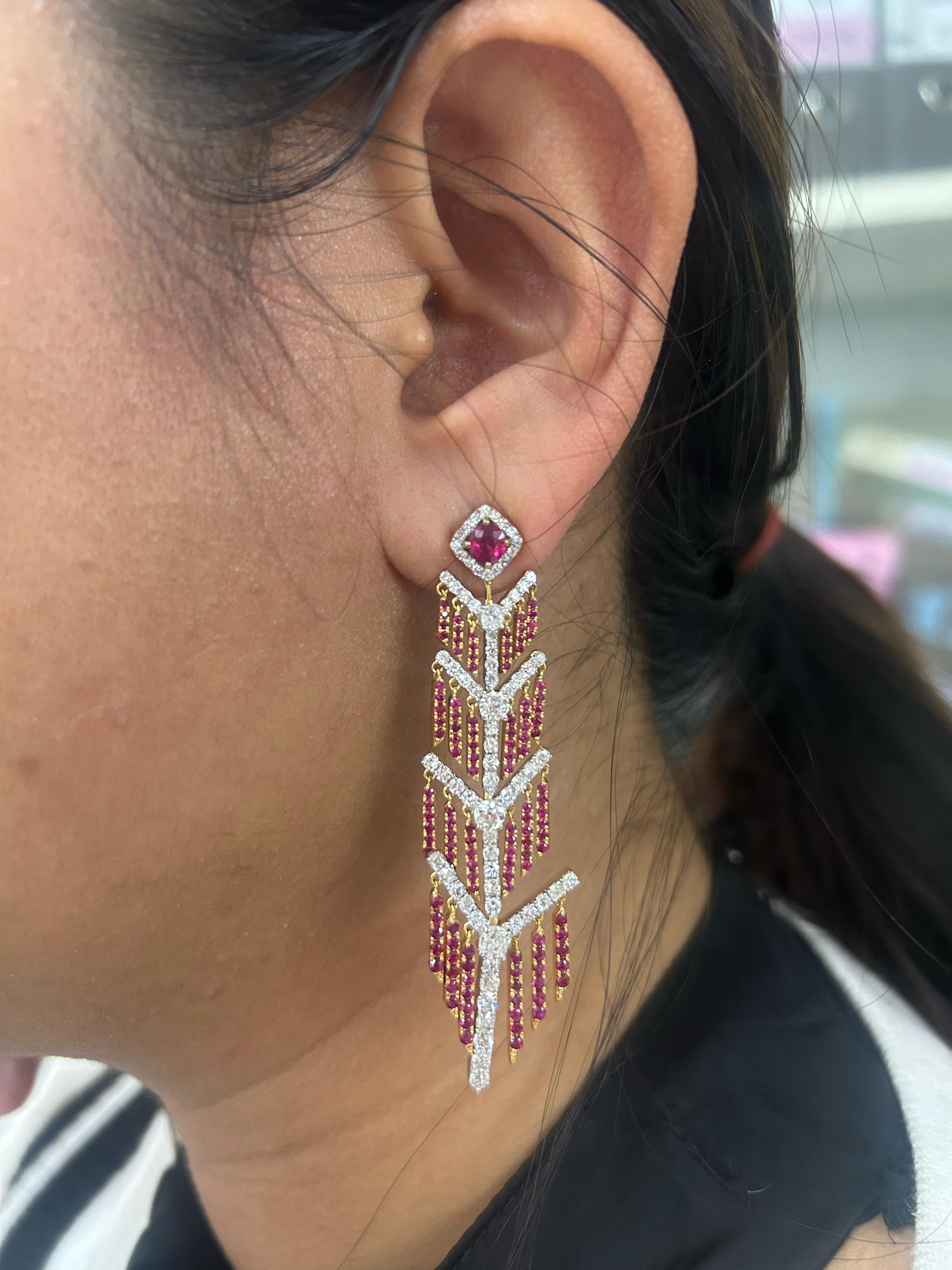 AGLThai Certified 4.13 Ct Burmese No Heat Pigeon Blood Ruby and Diamond Earrings In New Condition For Sale In Bangkok, TH