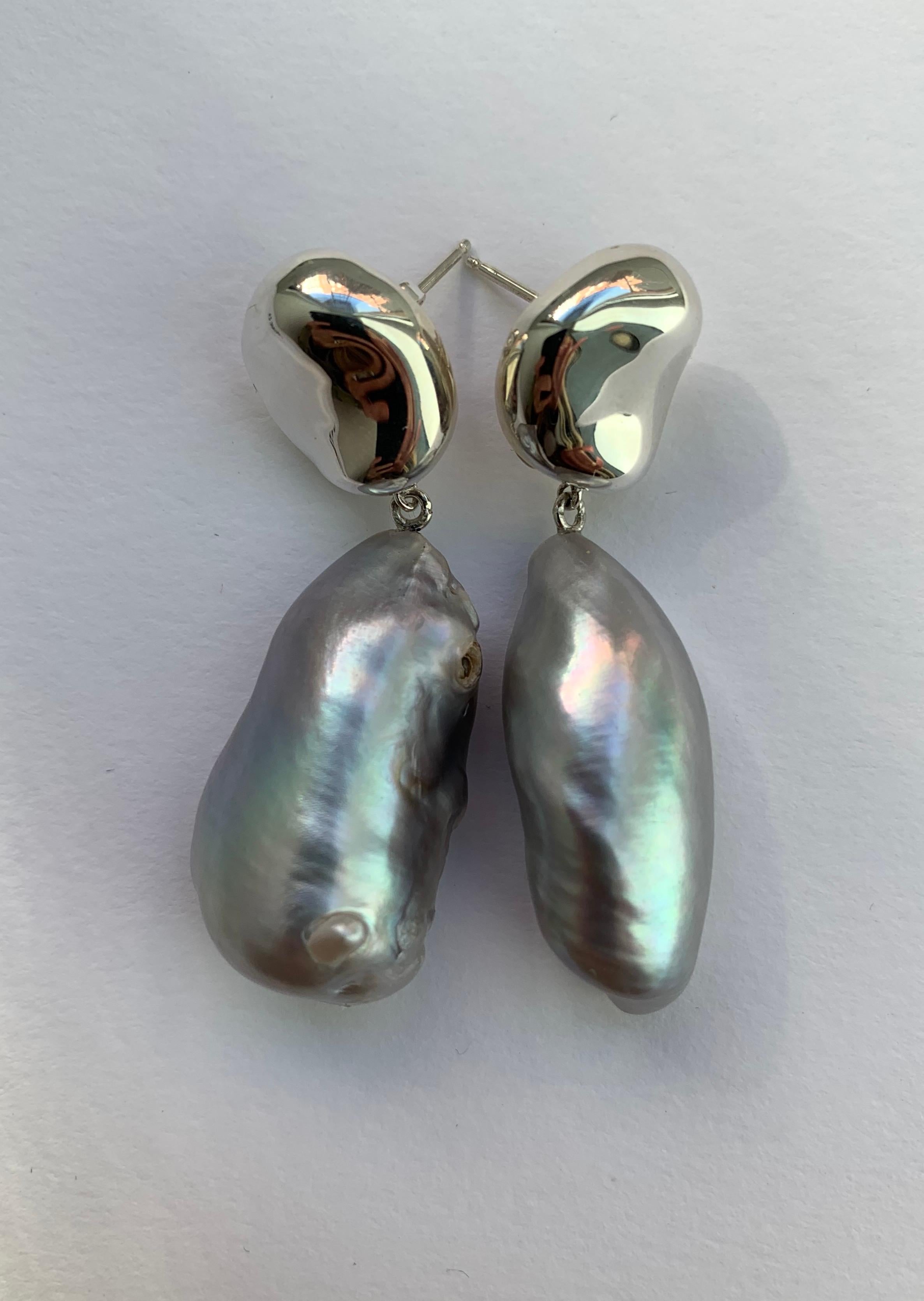 AGMES Sterling Silver Baroque Freshwater Dark Pearl Organic Shape Drop Earrings.
Sterling Silver Posts.
All pearls are one of a kind and may differ slightly from these photos.  Also available with white pearls or gold vermeil top.  Please see