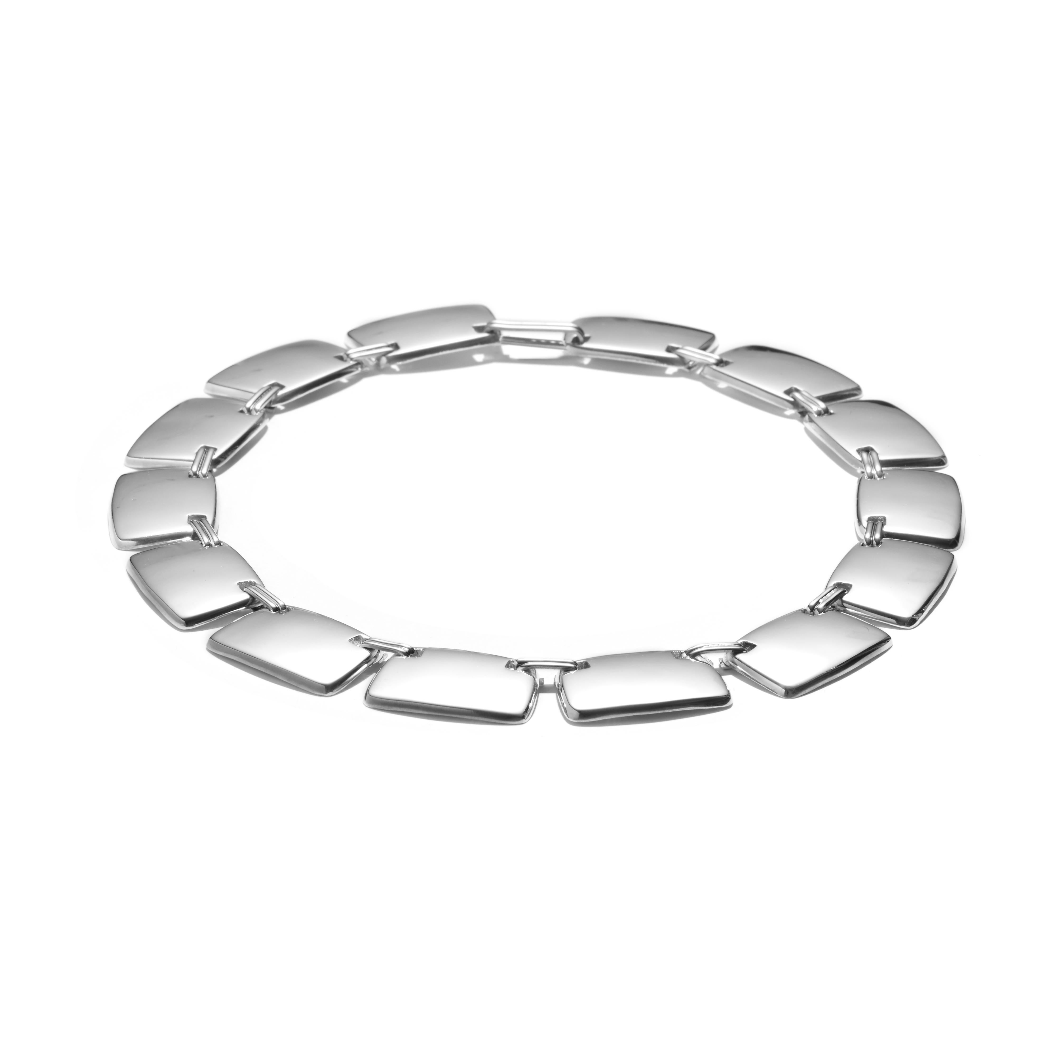 AGMES Sterling Silver Unique Elegant Link Collar Necklace.
Handmade in New York City.
Inspired by urban landscapes, architecture and modern art, the collection creates a feminine geometry expressed through clean lines and sculptural silhouettes.