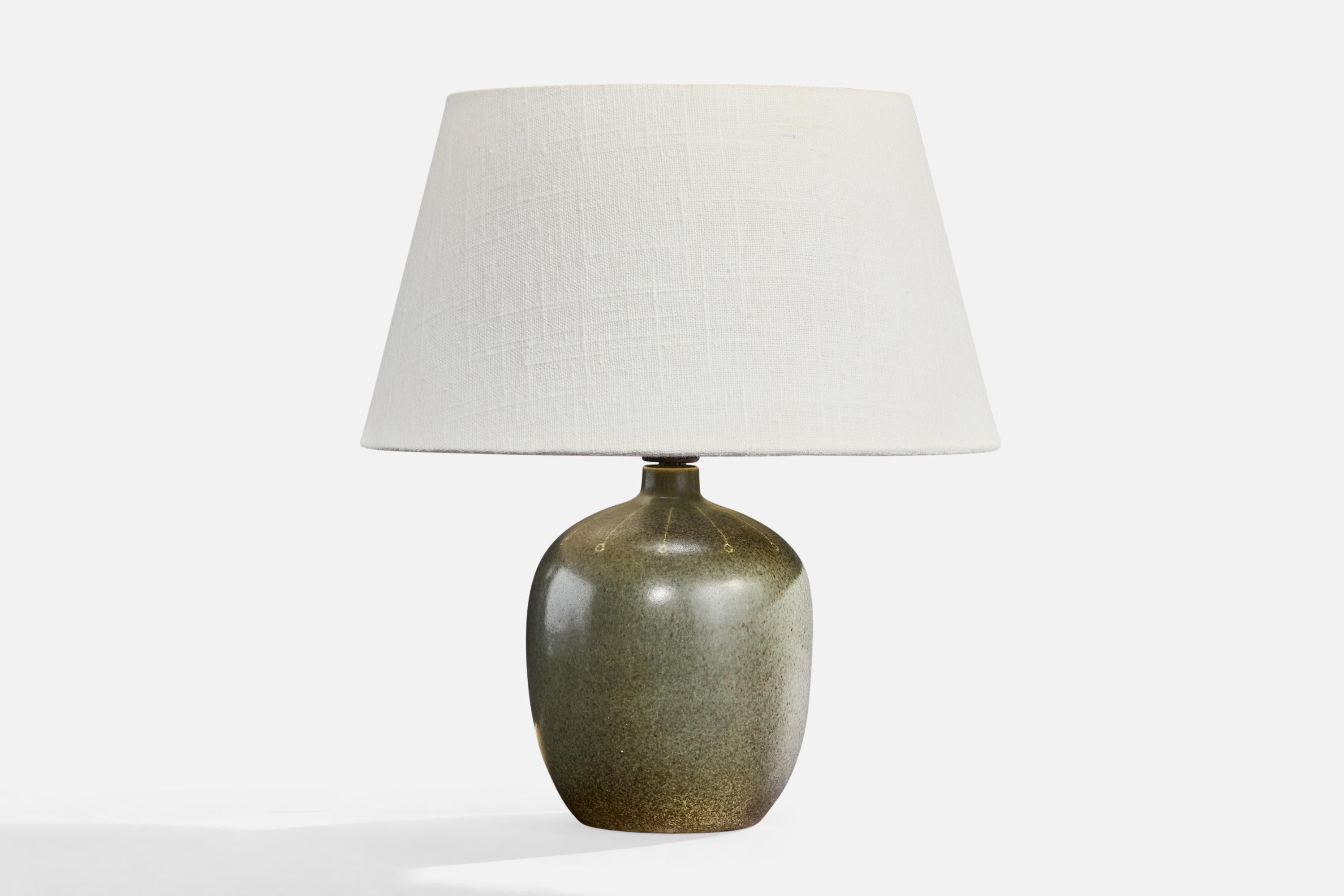 A green-glazed ceramic table lamp designed and produced by Agne Aronsson, Sweden, c. 1960s.

Lamp without shade: 8