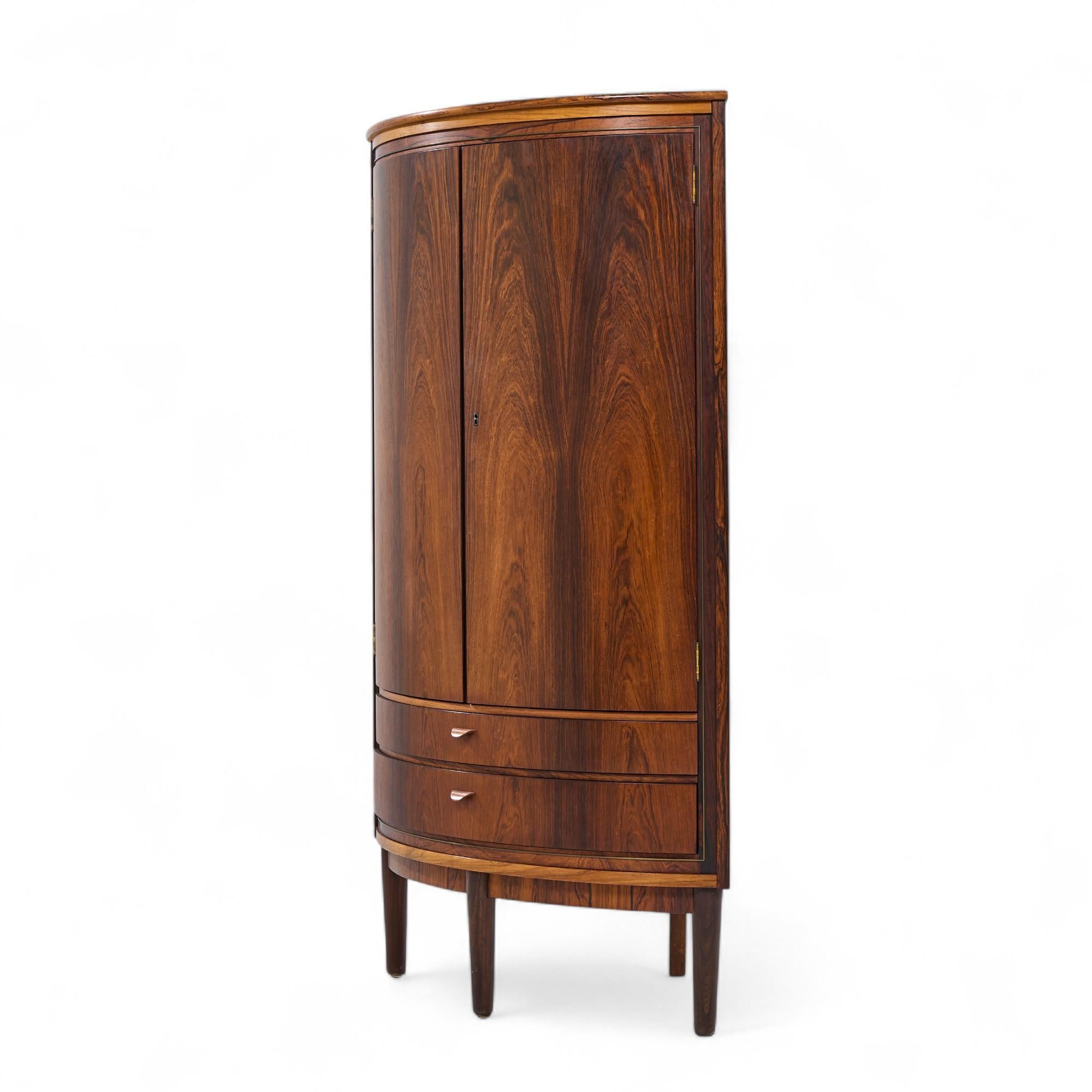 Mid-Century moderno Agner Christoffersen Armadio ad angolo in palissandro danese del metà del secolo scorso in vendita