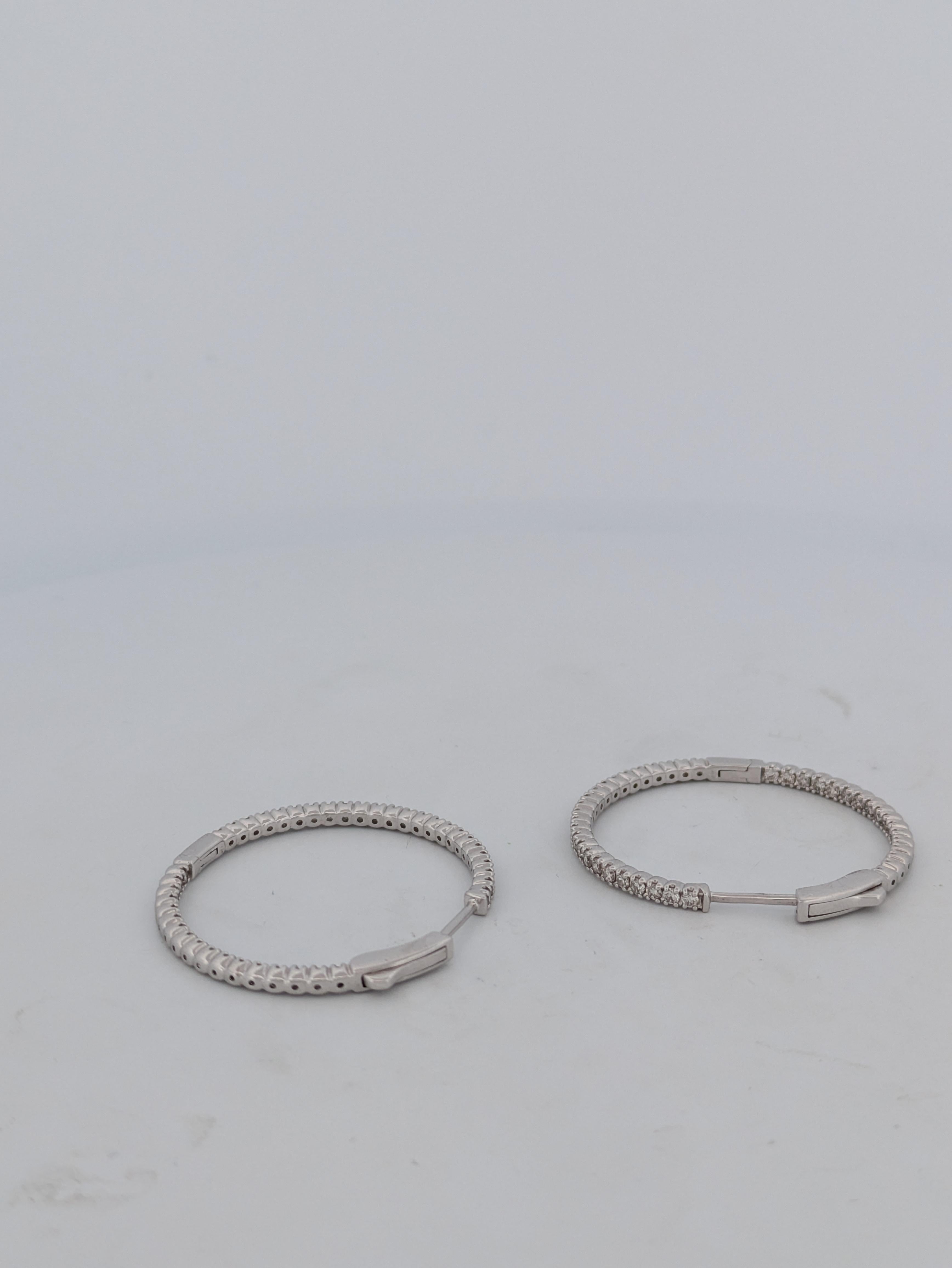 Artigiano Agnes  Orecchini a cerchio con diamanti in oro bianco 14K  Cerchi Diamond In and Out in vendita