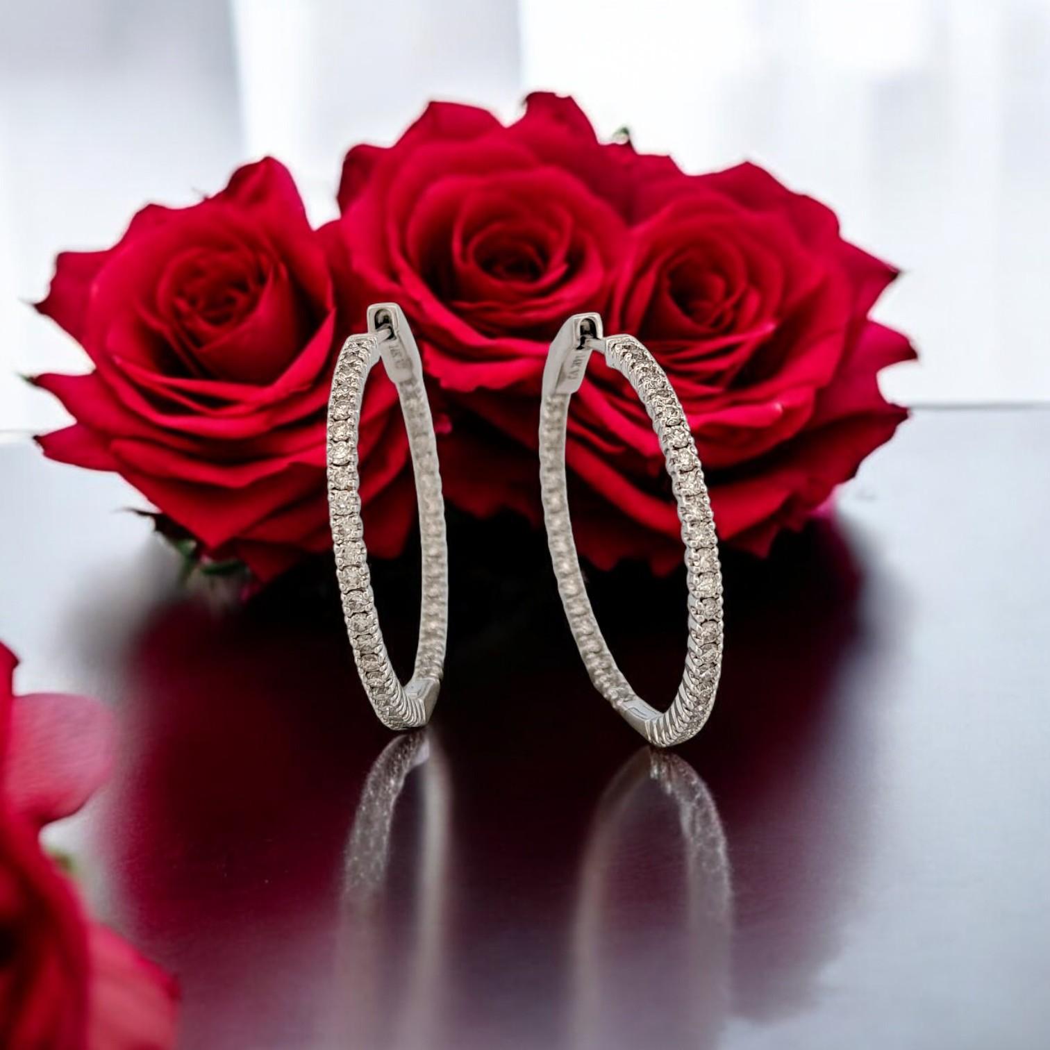 Agnes  Orecchini a cerchio con diamanti in oro bianco 14K  Cerchi Diamond In and Out in vendita 2