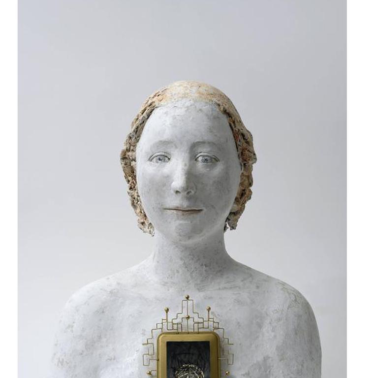 Buste reliquaire avec boule eclairee - Sculpture by Agnes Baillon & Eric de Dormael
