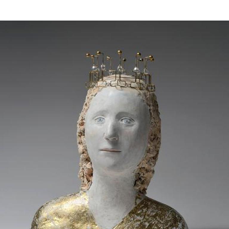 Petite reine ave couronne - Sculpture by Agnes Baillon & Eric de Dormael