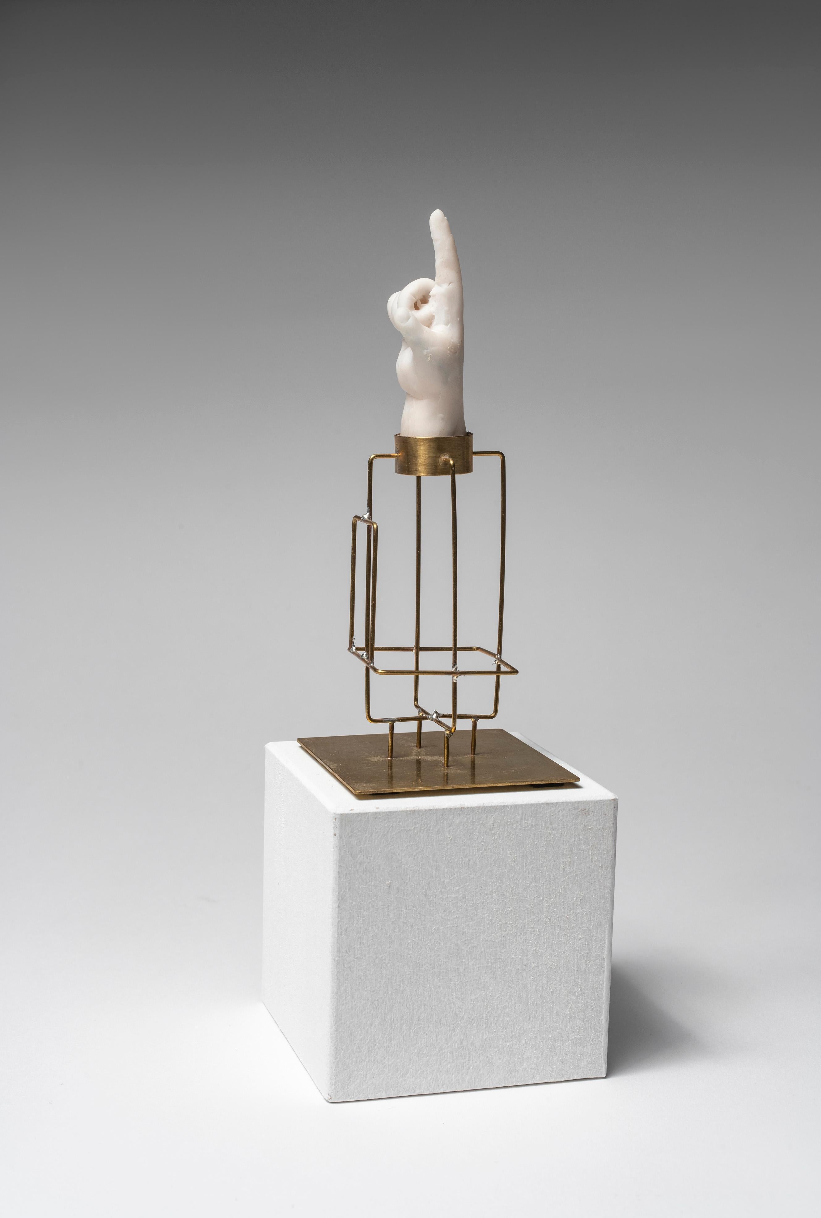 Skulptur von Hand: „Petit Haupt reliquaire 2“ (Zeitgenössisch), Mixed Media Art, von Agnes Baillon & Eric de Dormael
