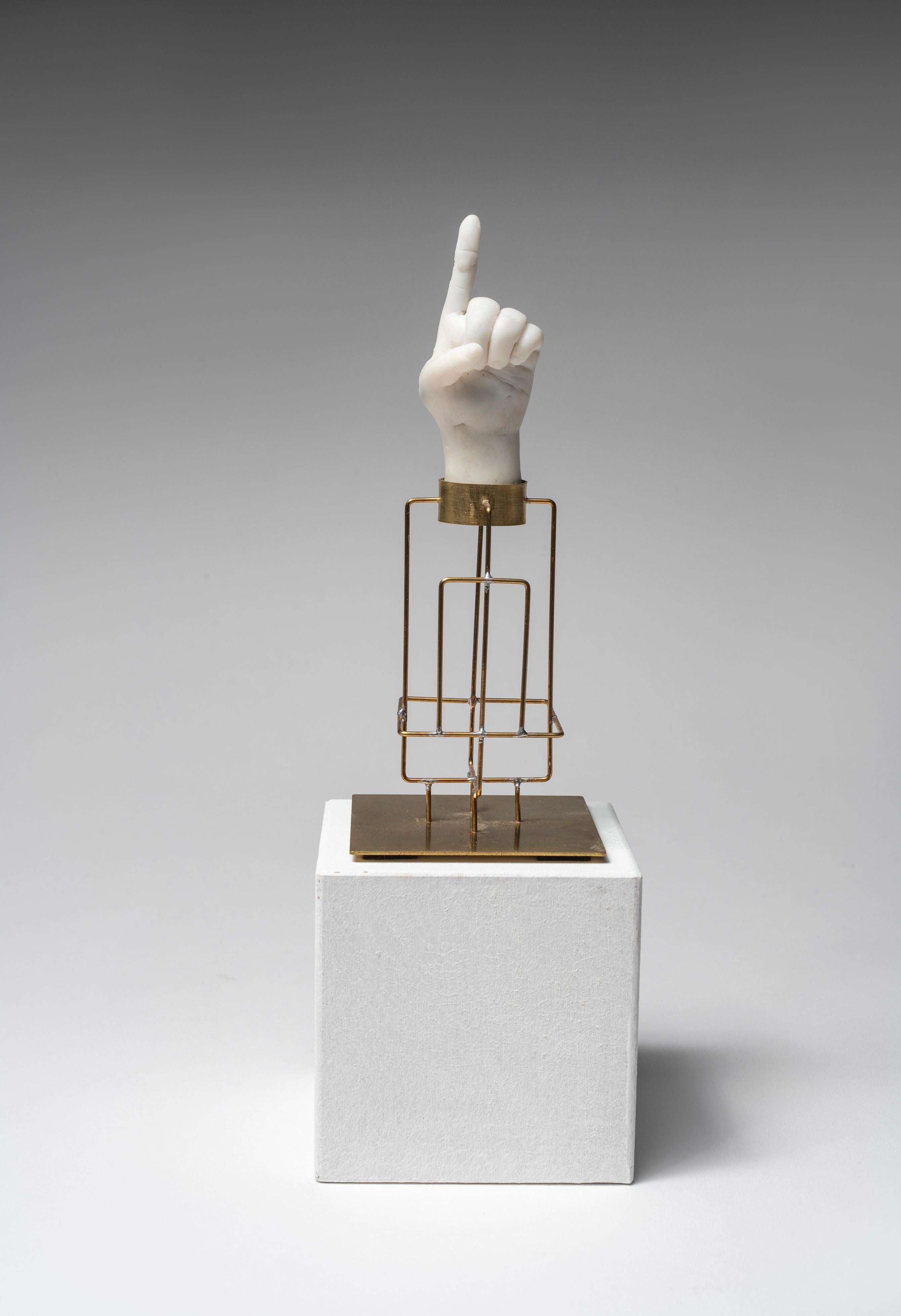Figurative Sculpture Agnes Baillon & Eric de Dormael - Sculpture à la main : « Pétites Main Reliquaires 1 »