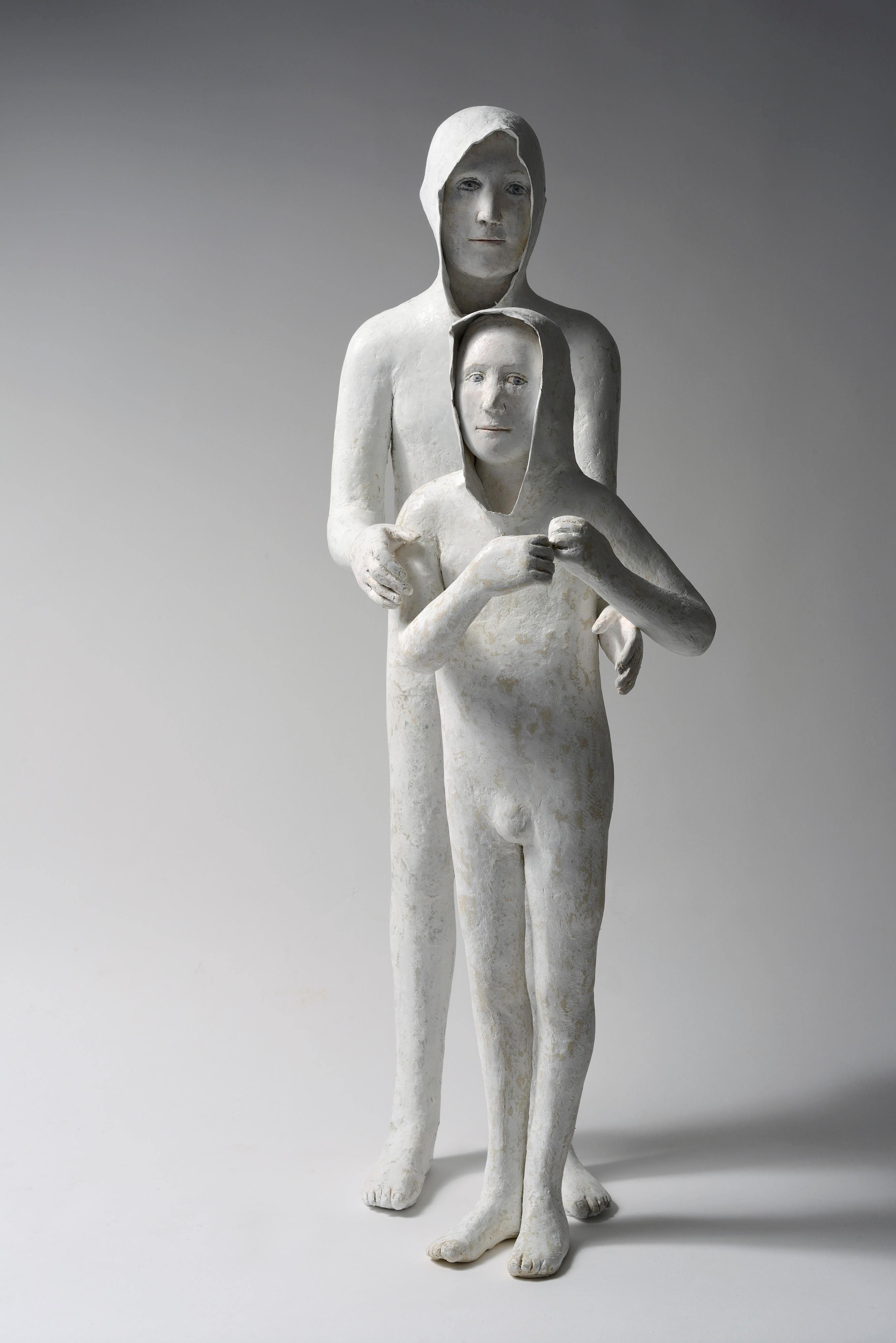 Agnes Baillon Figurative Sculpture - 2 Frères (Big Brother)
