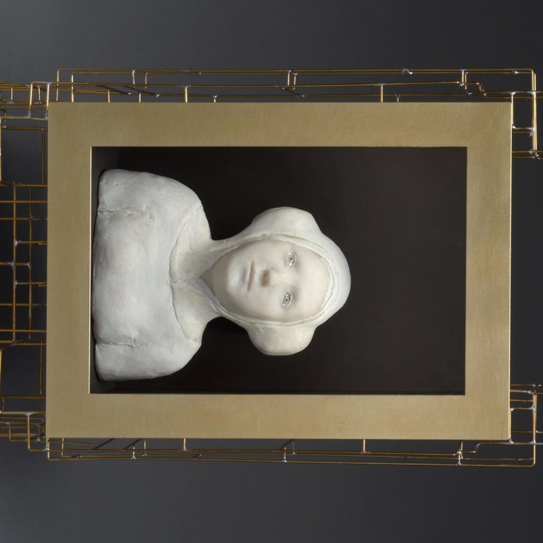 Buste de femme renaissance dans son cadre doré  - Contemporary Sculpture by Agnes Baillon