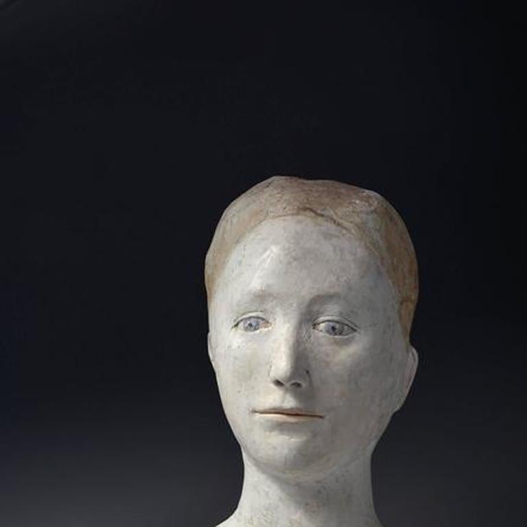 Grand buste de reine - Sculpture by Agnes Baillon