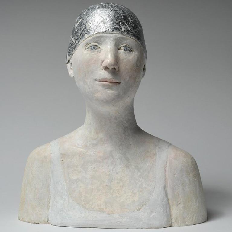 Nageuse Argentée (Grau), Figurative Sculpture, von Agnes Baillon