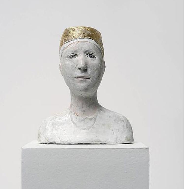 Petit buste de Reine - Sculpture by Agnes Baillon