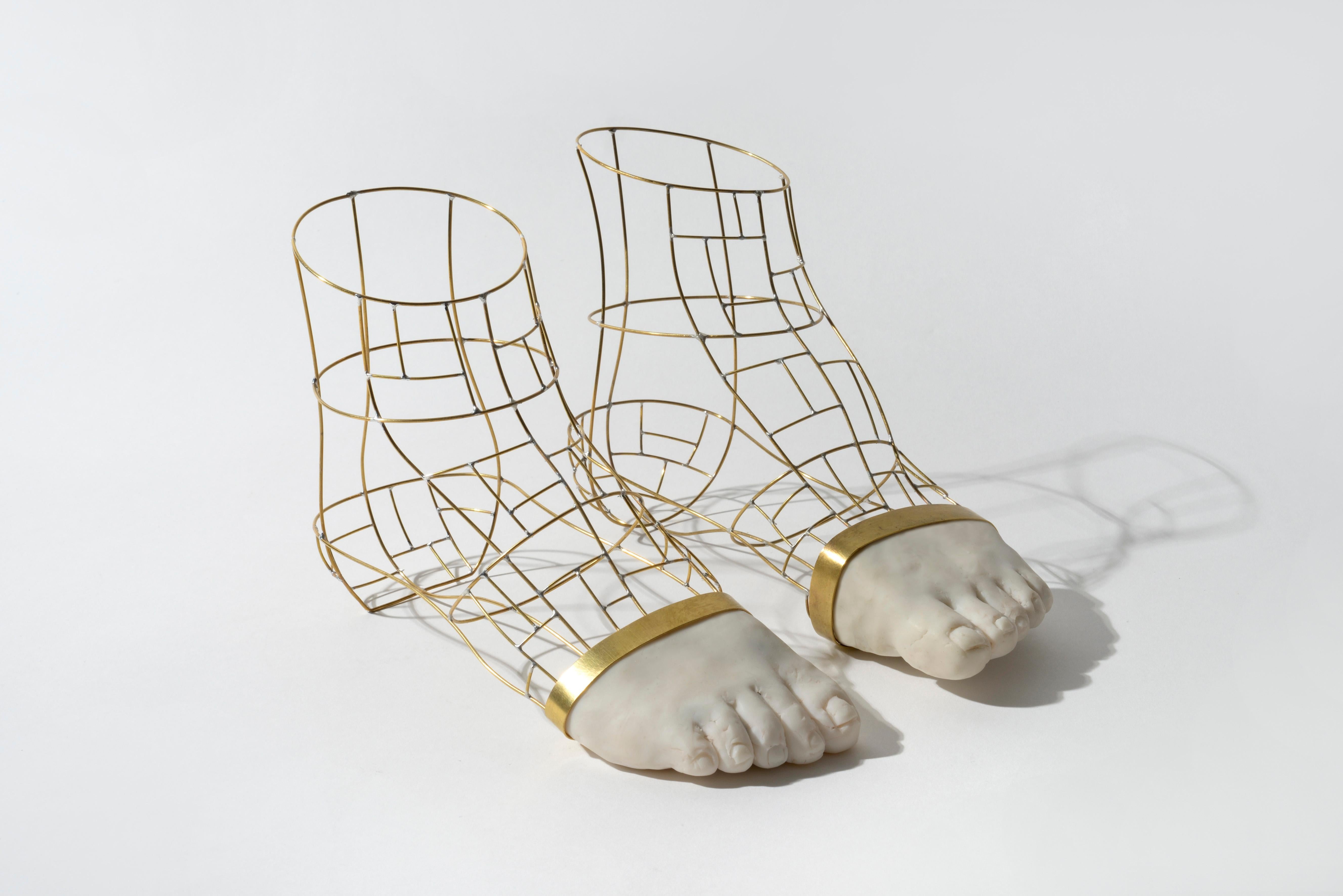 Agnes Baillon & Eric de Dormael Figurative Sculpture - Sculpture of feet: 'Pieds'