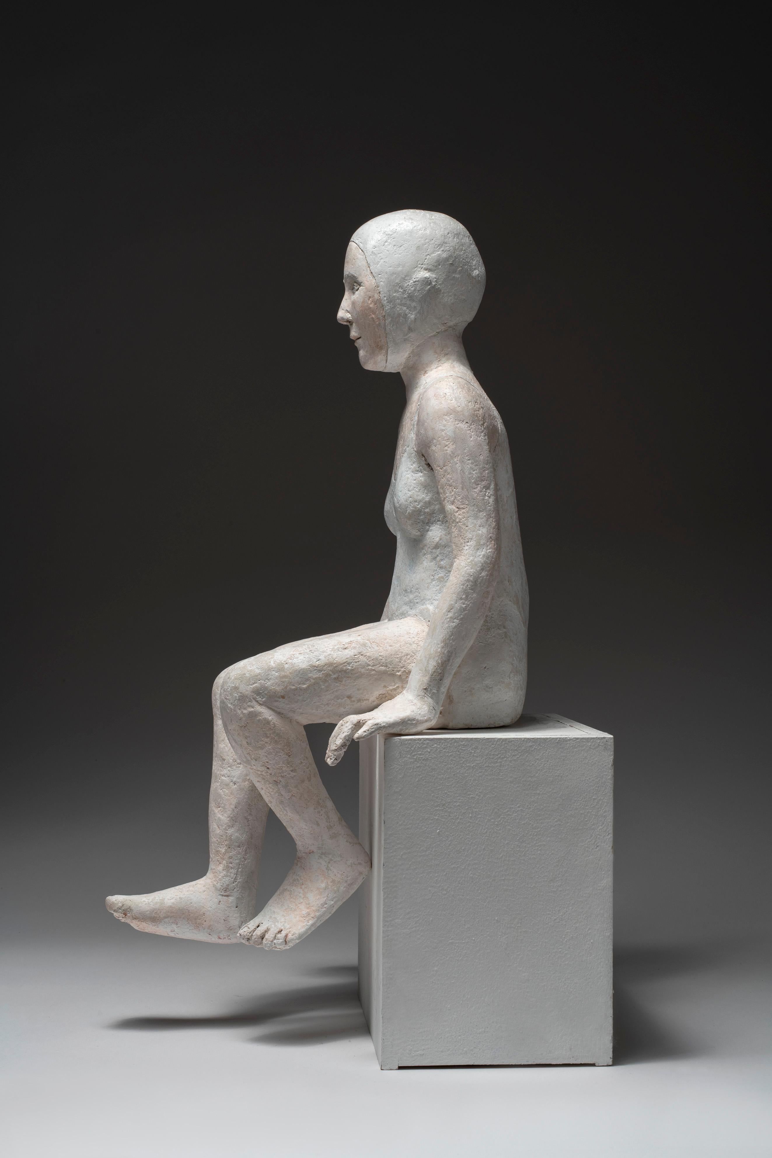 Seated female figure: 'Ngeuse rèflèchie' - Sculpture by Agnes Baillon