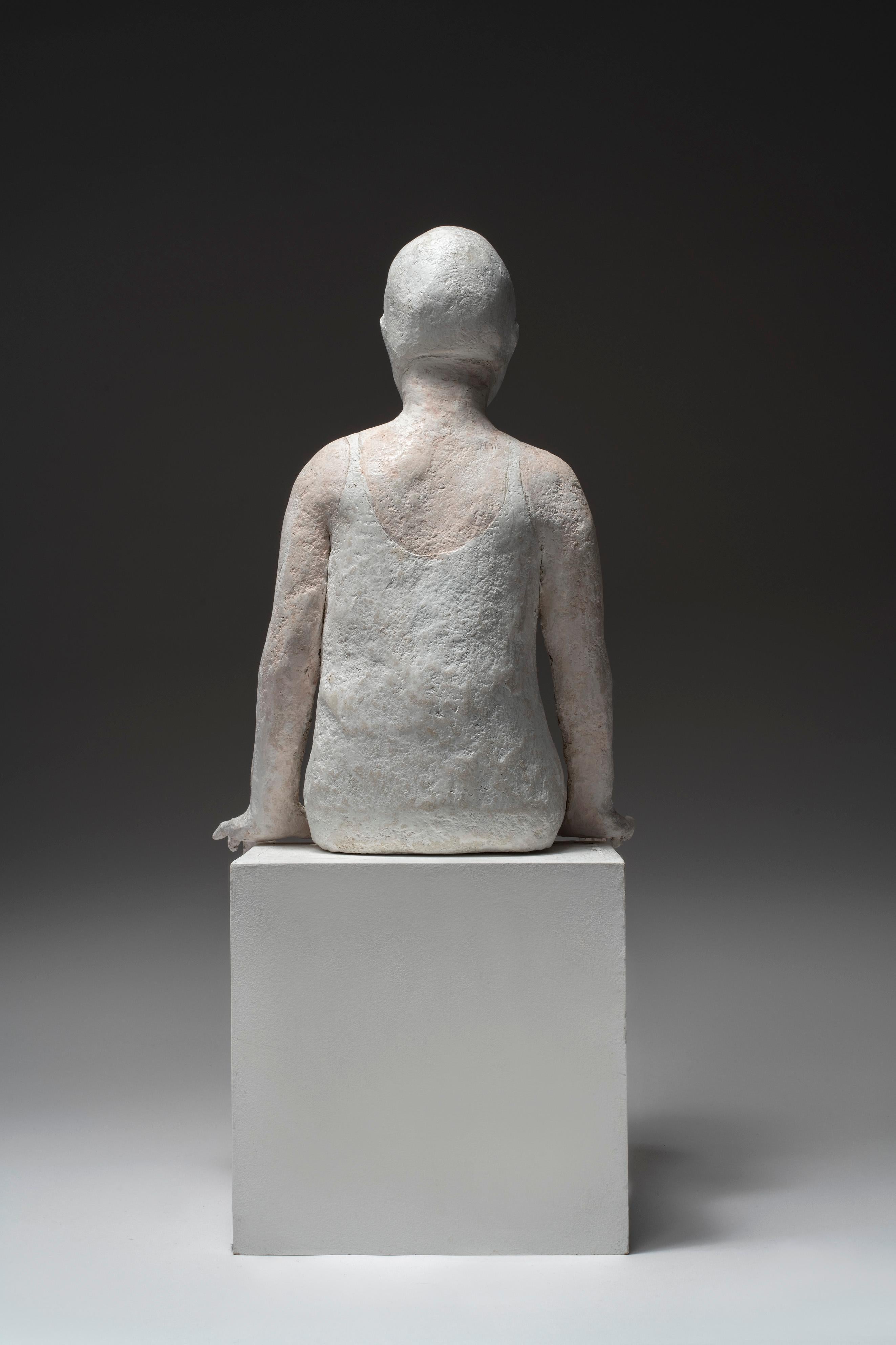 Figure féminine assise : «Ngeuse rflchie » - Contemporain Sculpture par Agnes Baillon