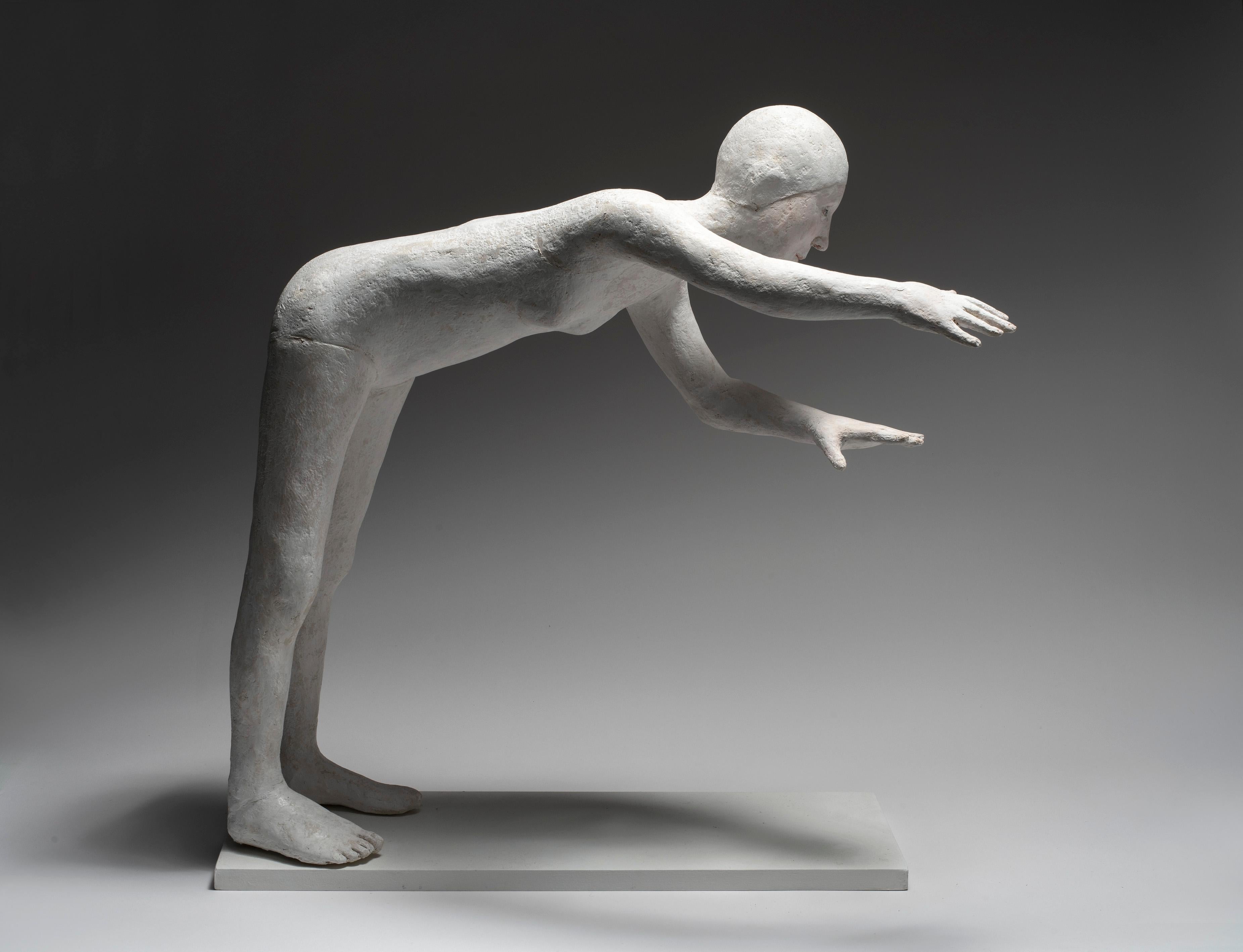 Figura femenina de pie: 'Acróbata plongeuse' - Sculpture Contemporáneo de Agnes Baillon