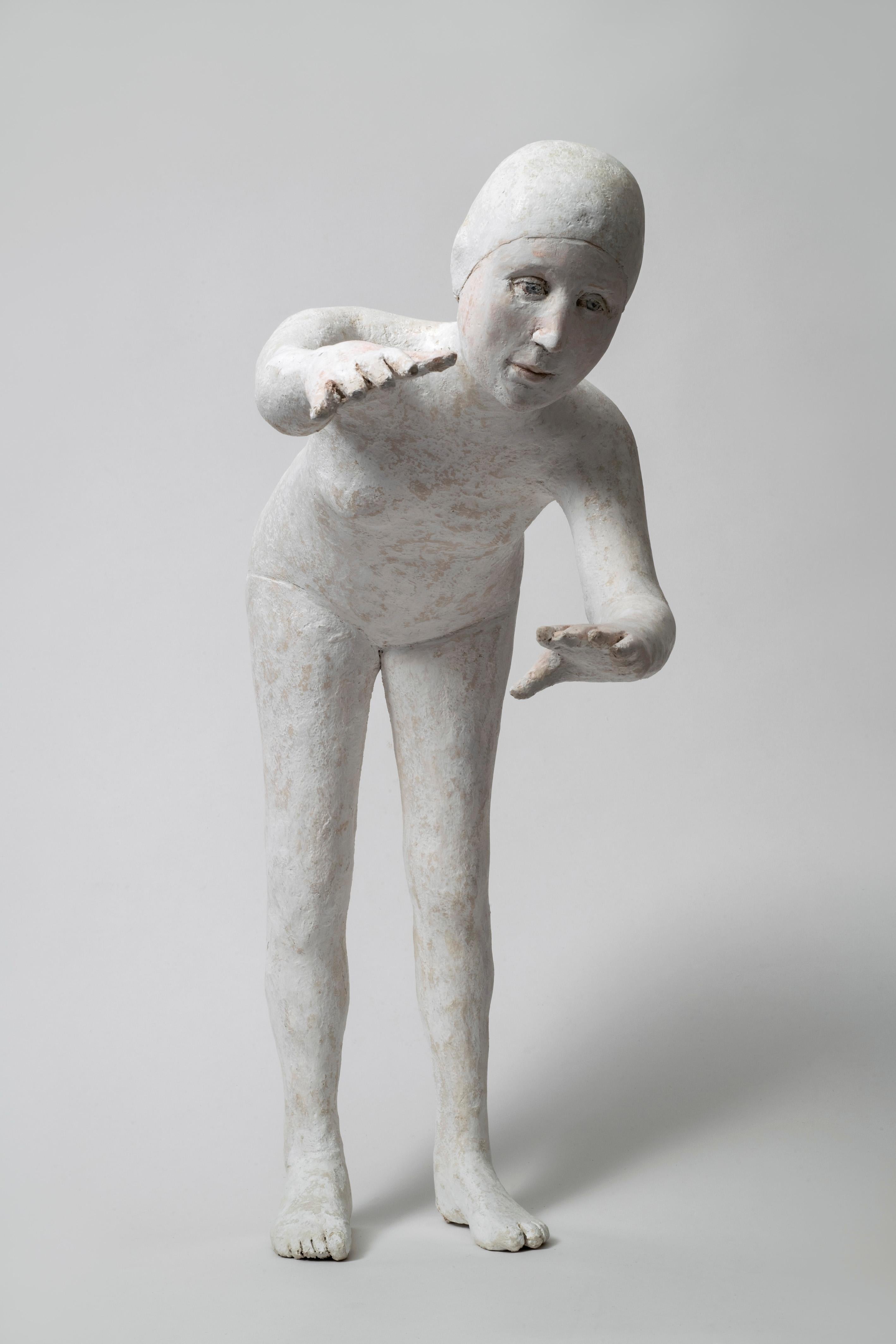 Figurative Sculpture de Agnes Baillon - Figura femenina de pie: 'Acróbata plongeuse'