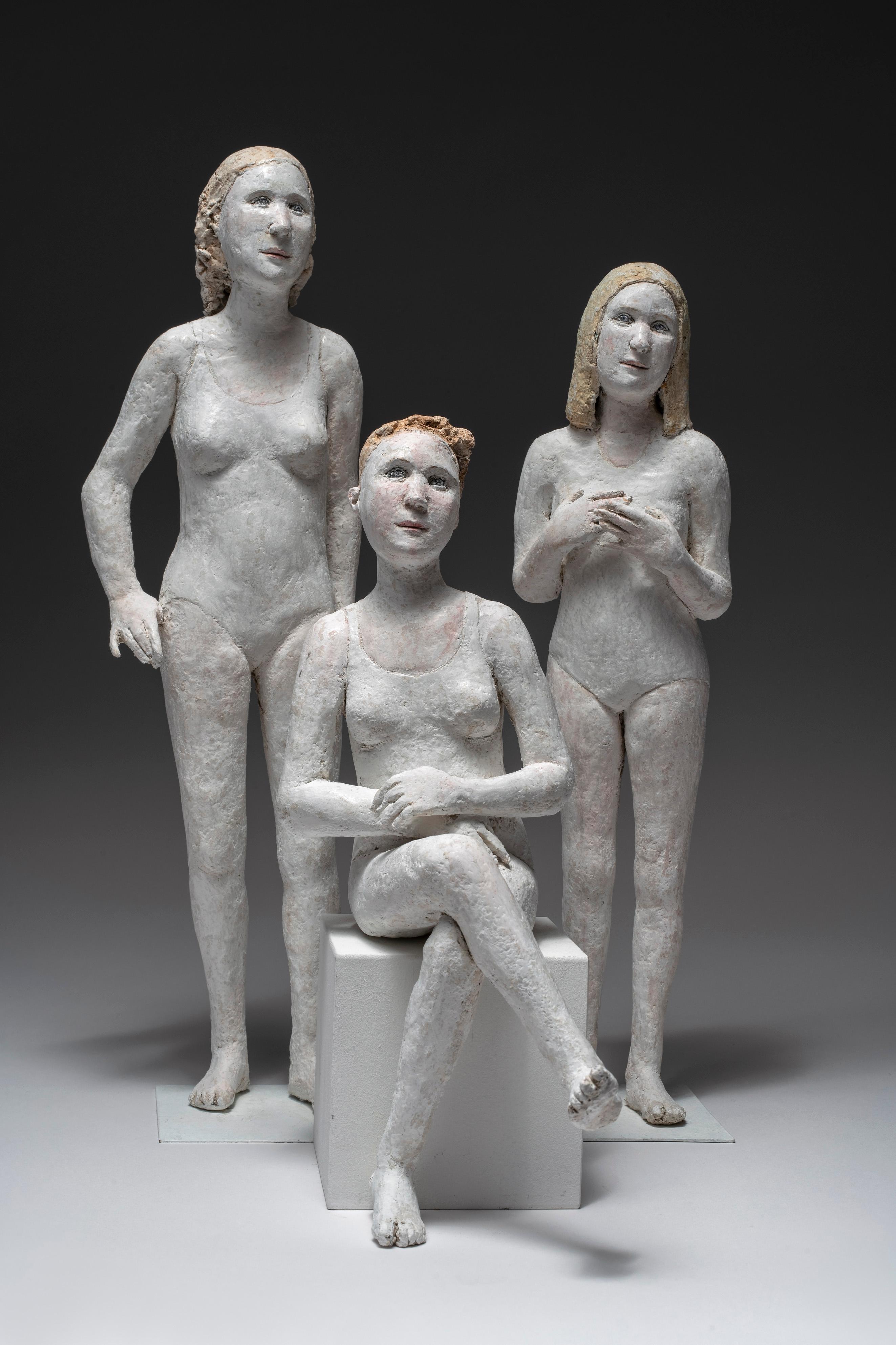 Agnes Baillon Figurative Sculpture - Three female figure: '3 nageuses tranquilles'