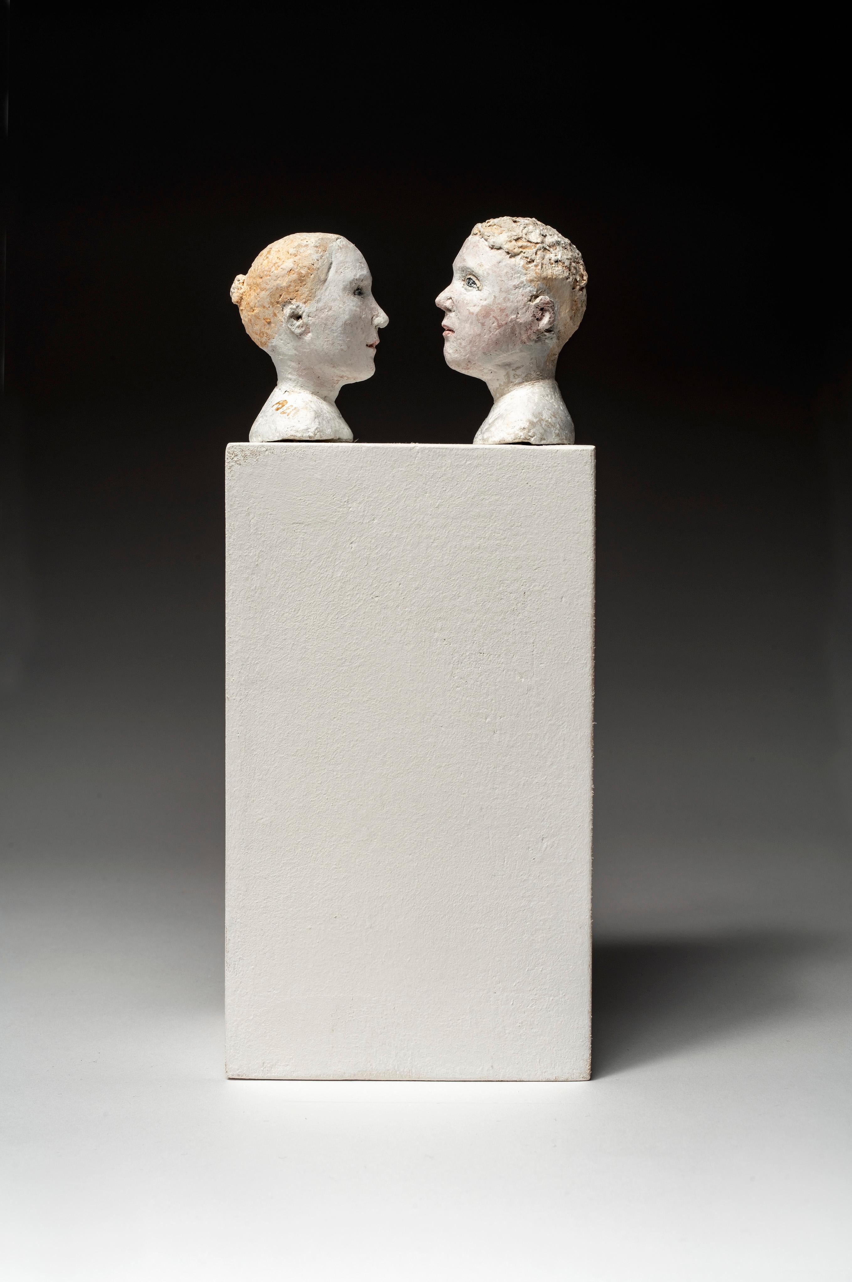 Figurative Sculpture Agnes Baillon - Deux bustes sur repose-pieds : petit visage et visage