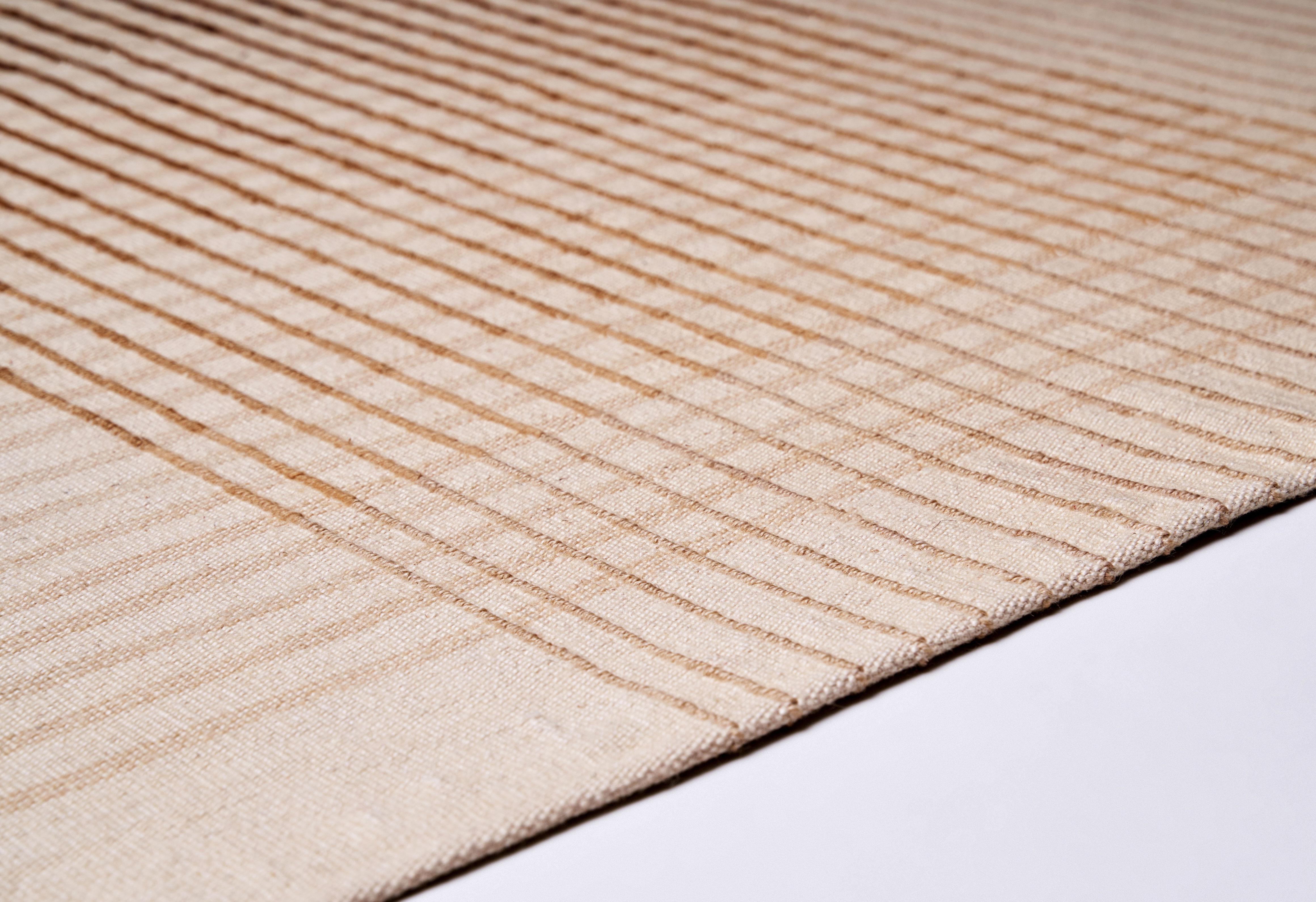 Wool Agnes Contemporary Area Rug Handwoven Ivory and Beige size Large in stock For Sale