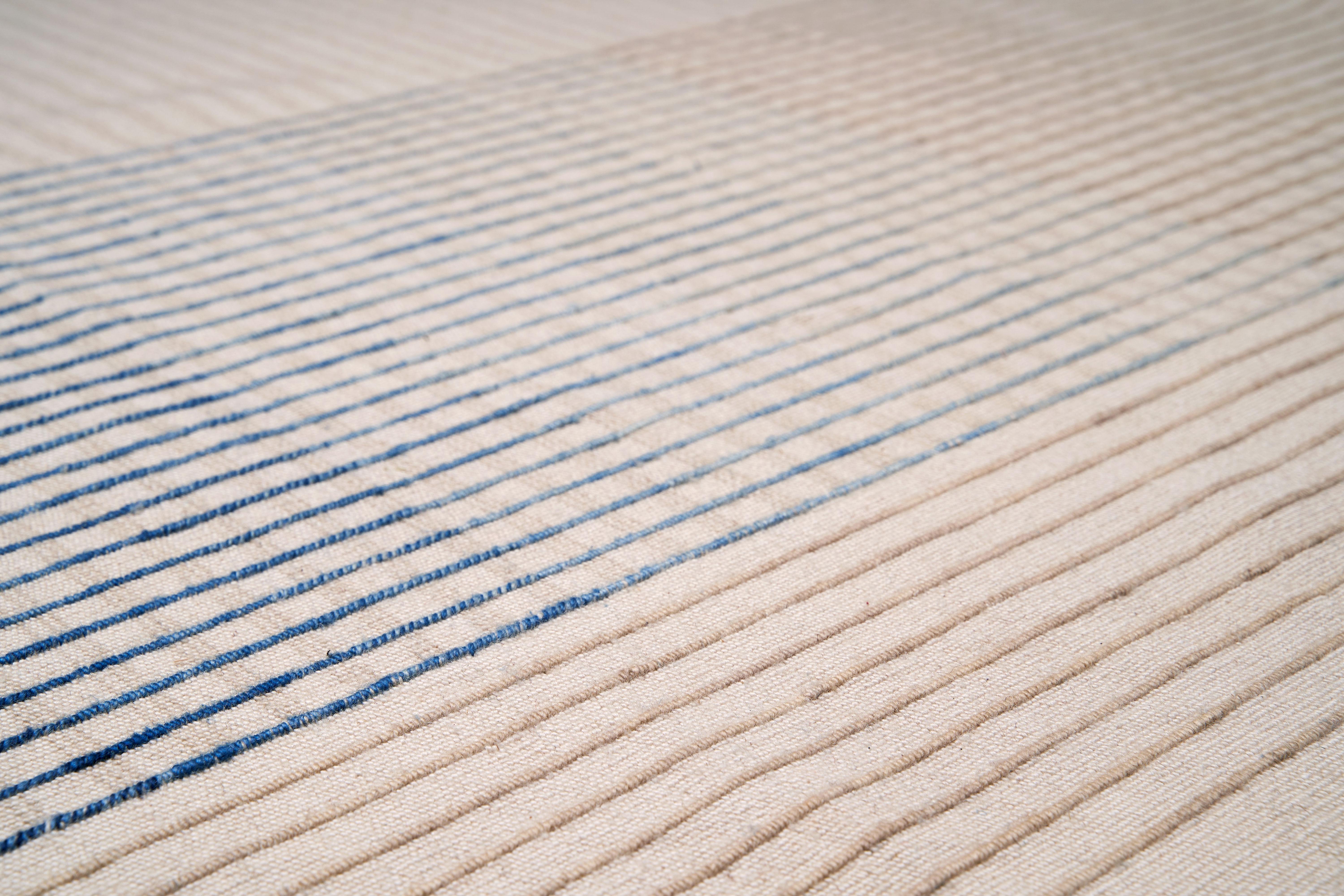 Hand-Woven Agnes Contemporary Area Rug Handwoven Ivory and Blue size Large in stock For Sale