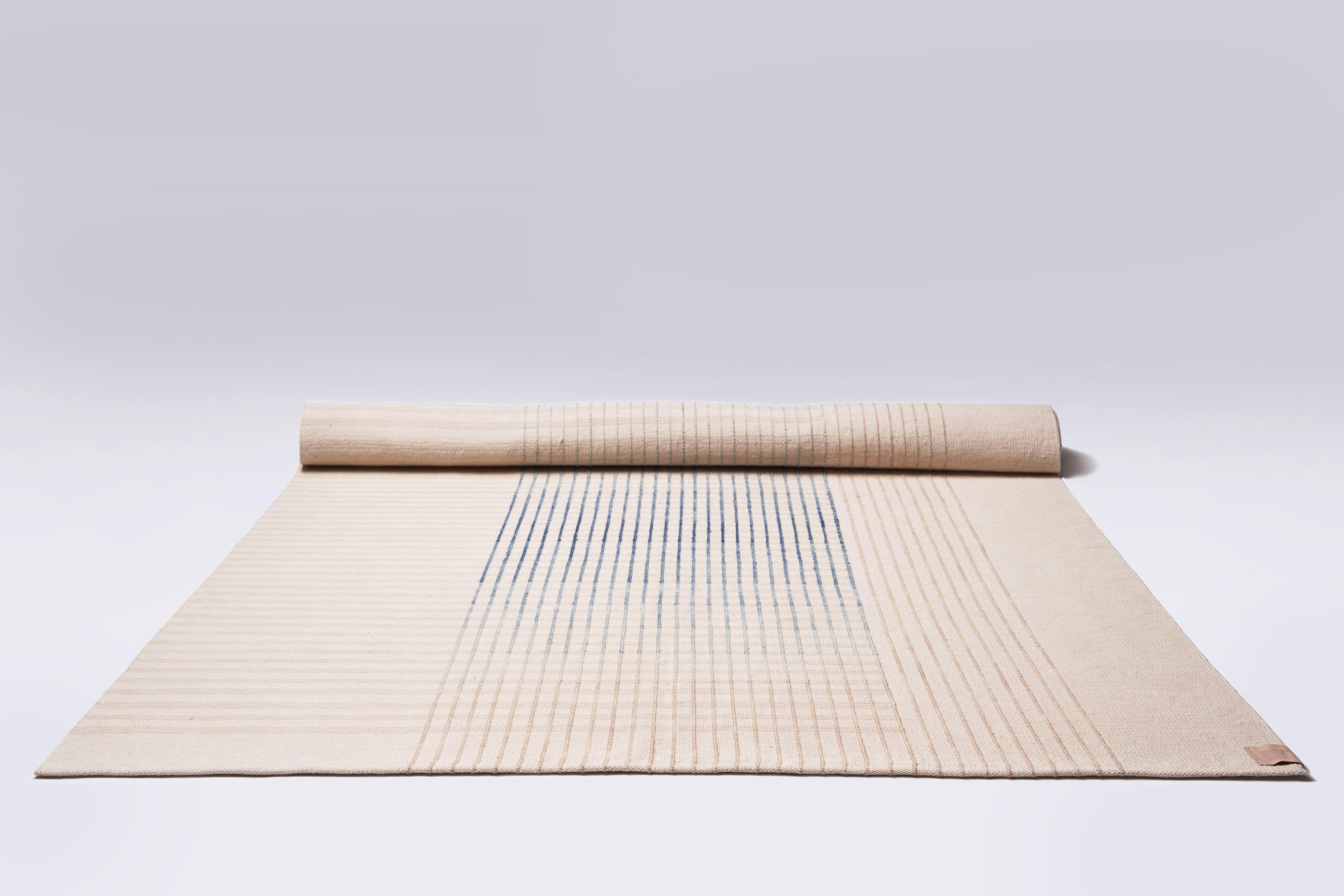 Agnes Contemporary Area Rug Handwoven Ivory and Blue size Medium in stock In New Condition For Sale In Istanbul, TR